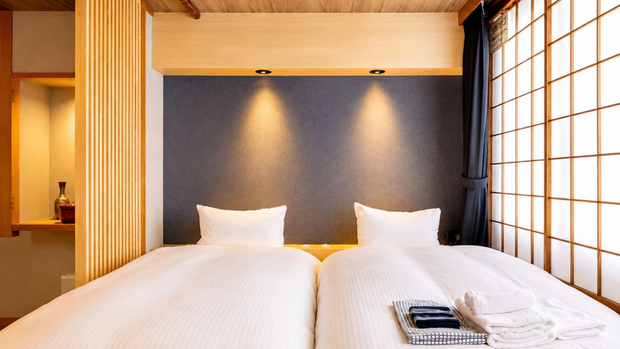 [10 tatami mats] Japanese modern deluxe | Accommodates 3 people, with shower toilet.