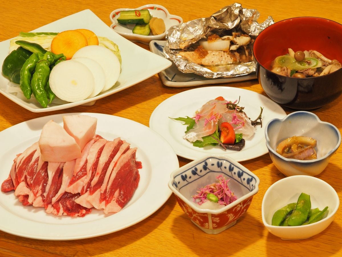 Not only meat but also plenty of local vegetables