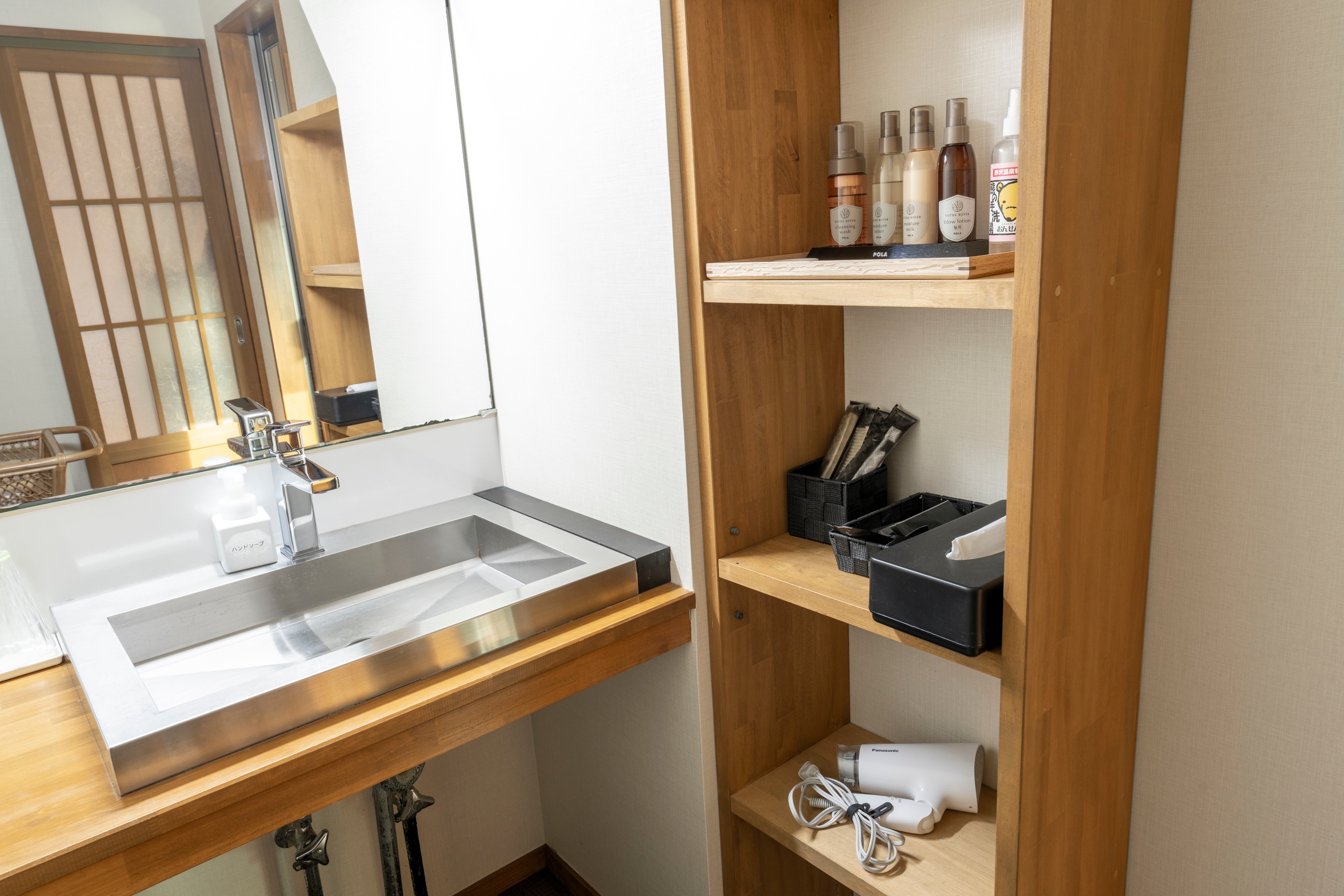 【信浓亭/雪花】世界闻名的温泉“麻汤”双人双床房