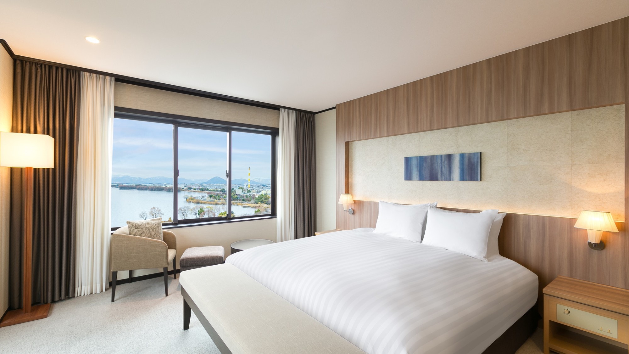 Standard Deluxe Suite Lake View