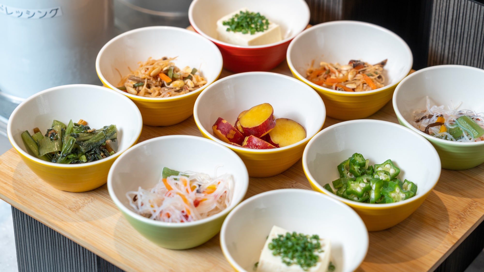 Hãy thưởng thức từng món ăn ngon một chút nhé. Chúng tôi cũng có sẵn các món ăn kèm lành mạnh!