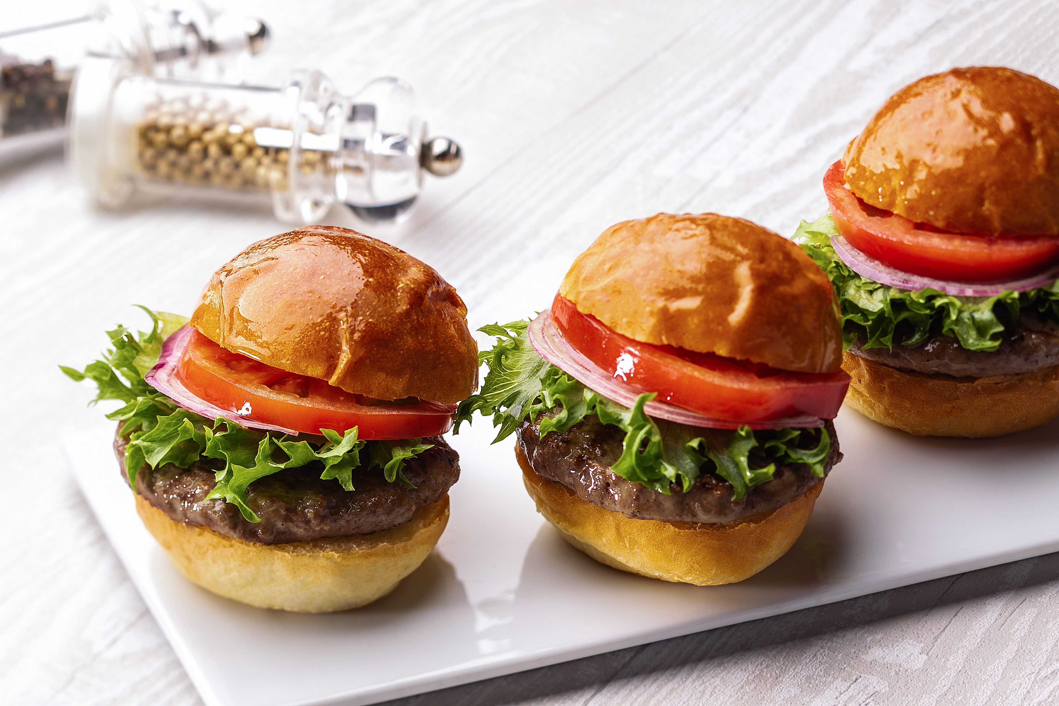 Hamburger thịt bò dày (ảnh)