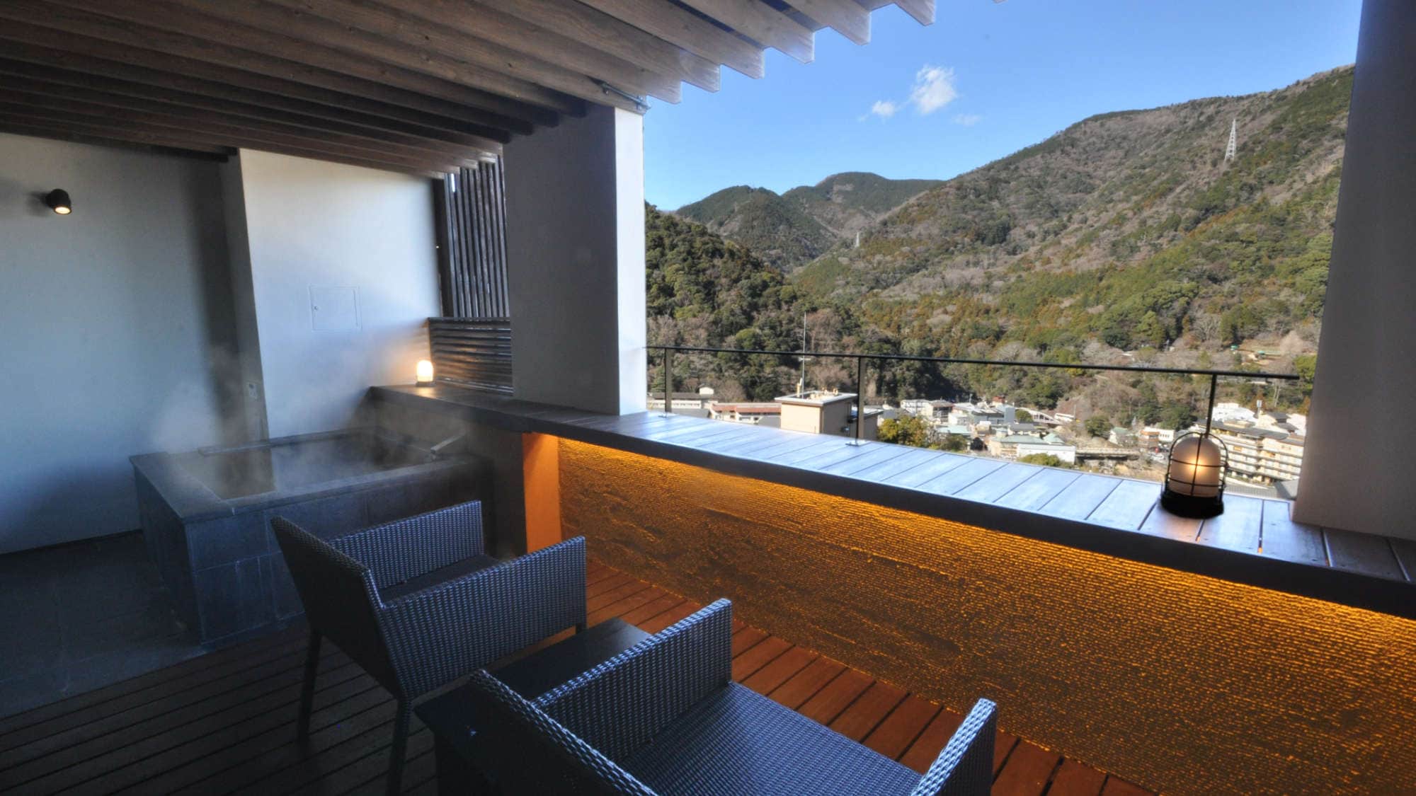 Top floor Japanese-Western style room