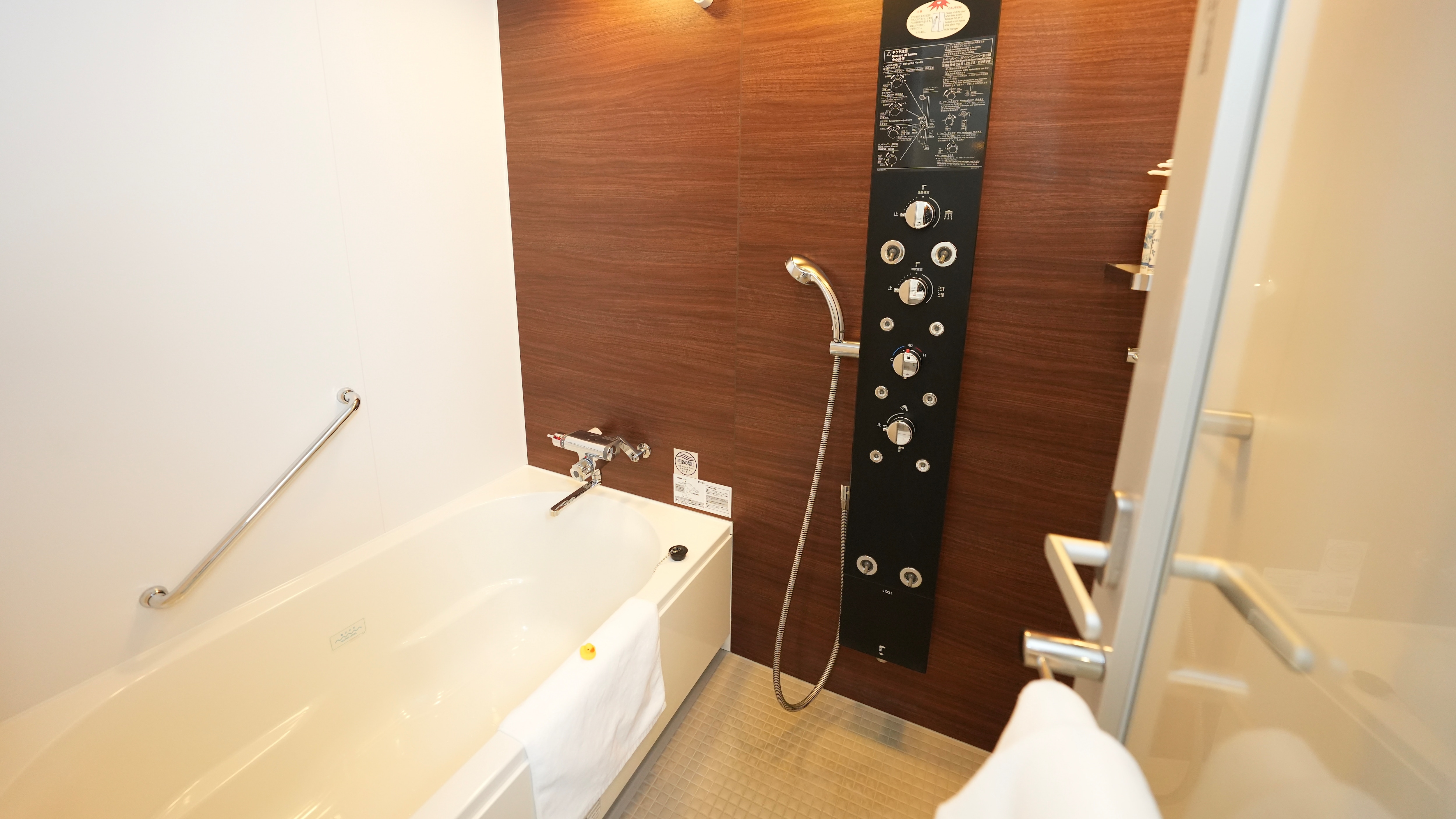 [Executive Twin] 2 เตียง กว้าง 1220มม. ห้องอาบน้ำแยกส่วน ชักโครก อ่างล้างหน้า ฝักบัวอาบน้ำ