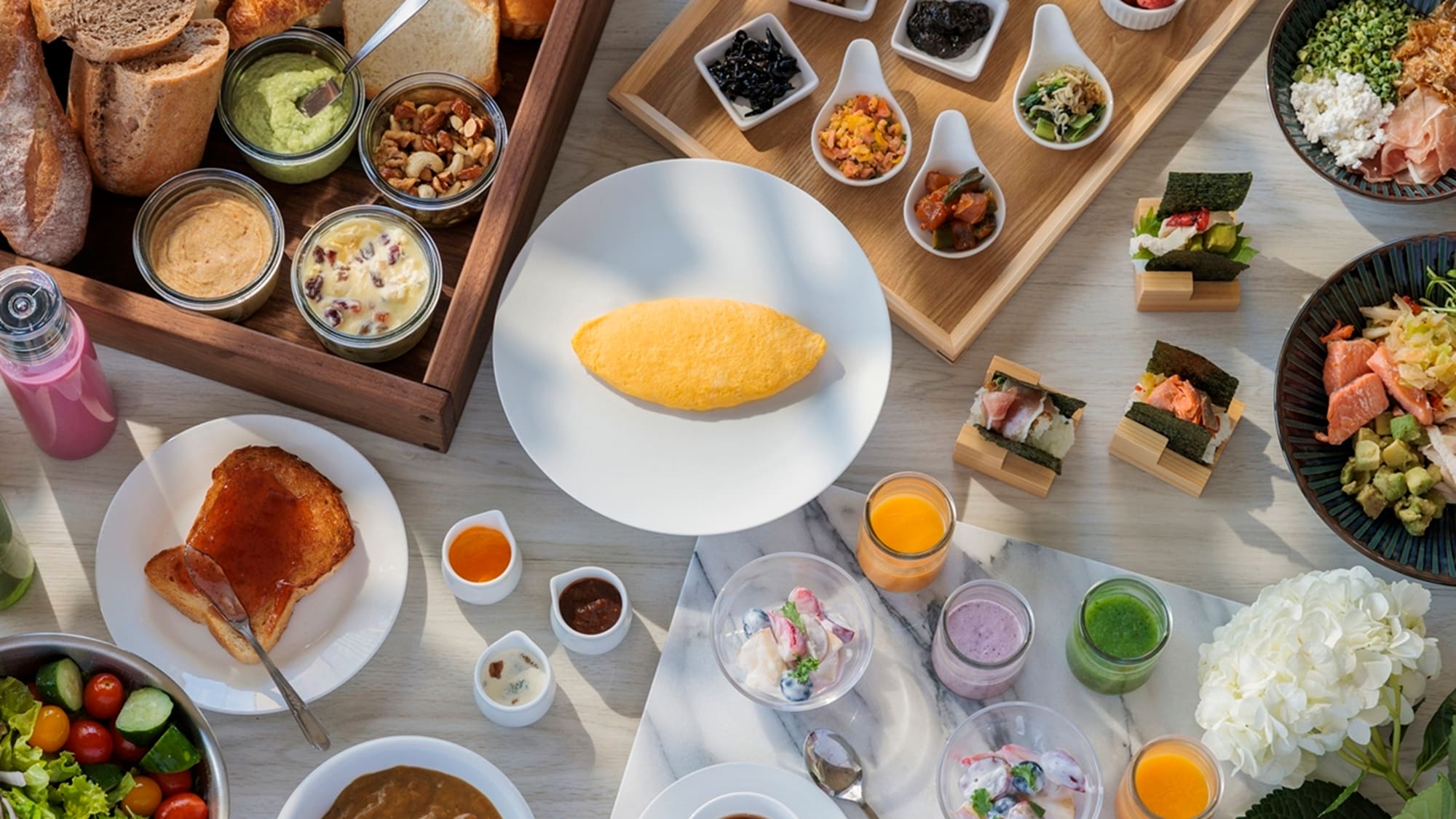 Prasmanan sarapan yang telah diperbarui kini menampilkan 10 item menu andalan yang dipilih dengan cermat, yang dikenal sebagai "THE 10."