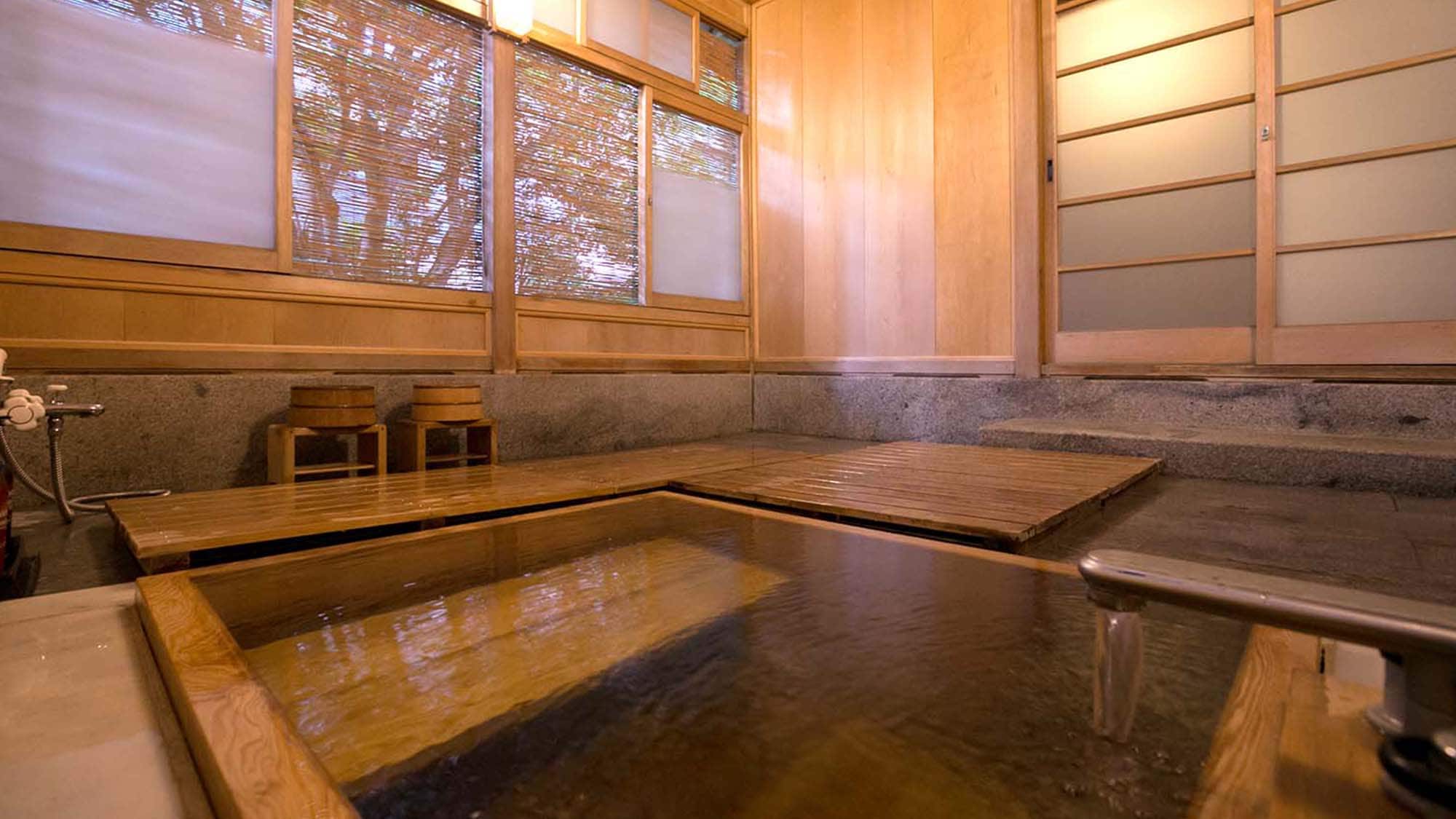 Dengan mata air panas yang mengalir dari sumber mata air [Away / Enmeikaku] Kamar tamu properti budaya terdaftar