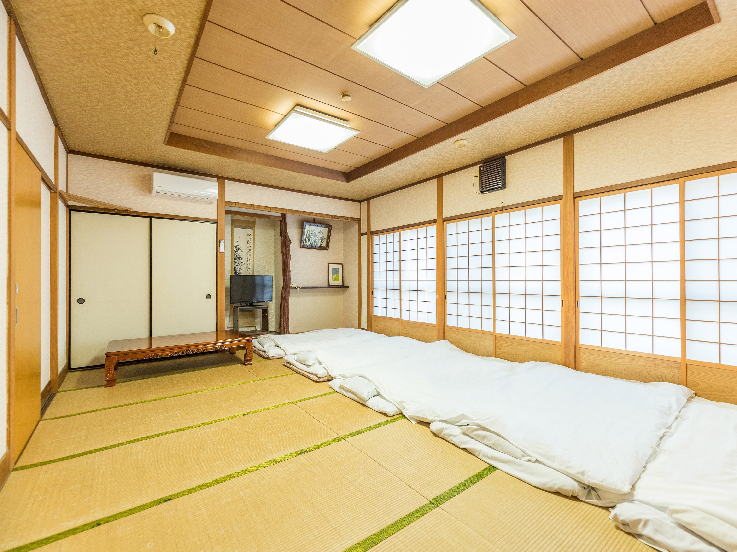 【吸菸】日式客房，可住5人（共用浴室及衛浴）