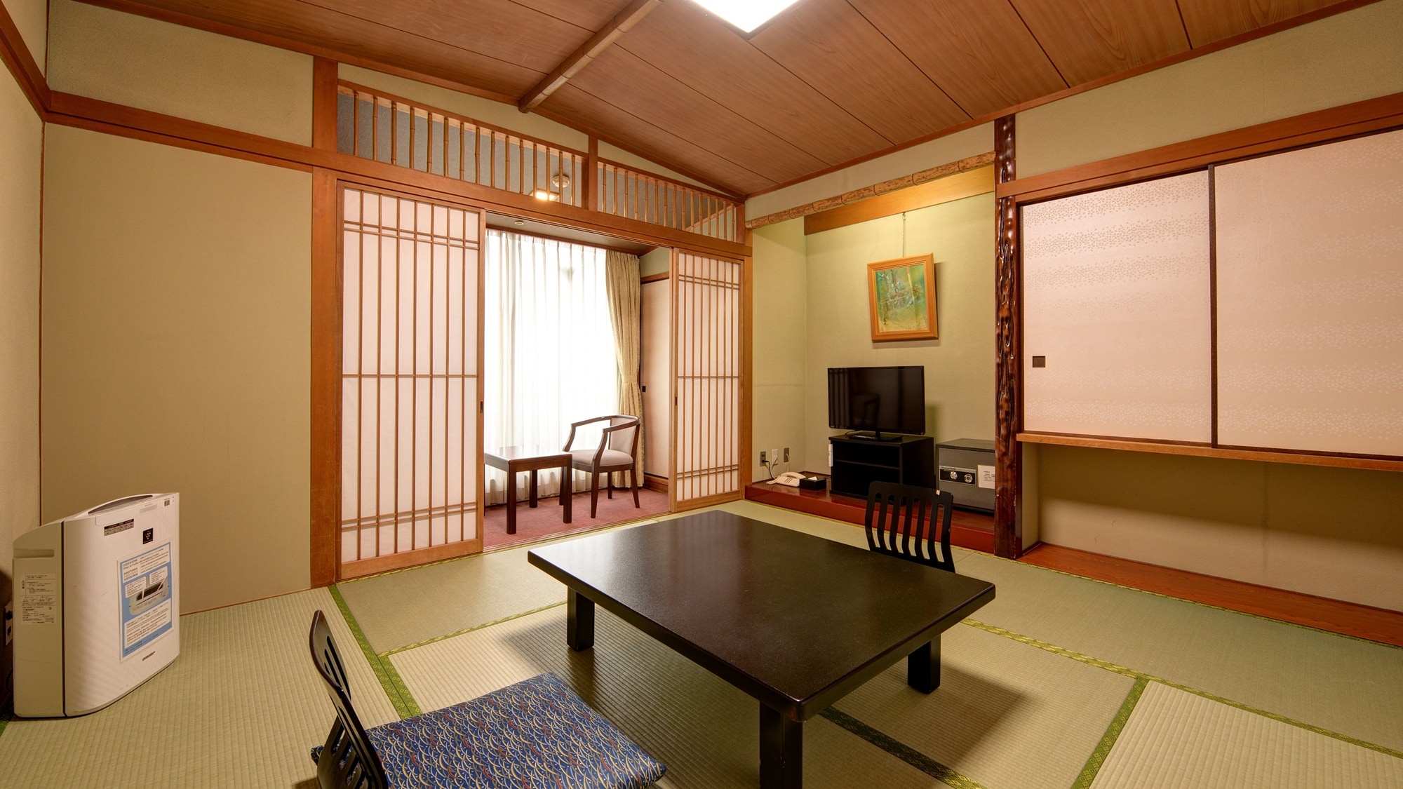 *[Japanese-style room with 8 tatami mats] Bath and toilet with washing machine