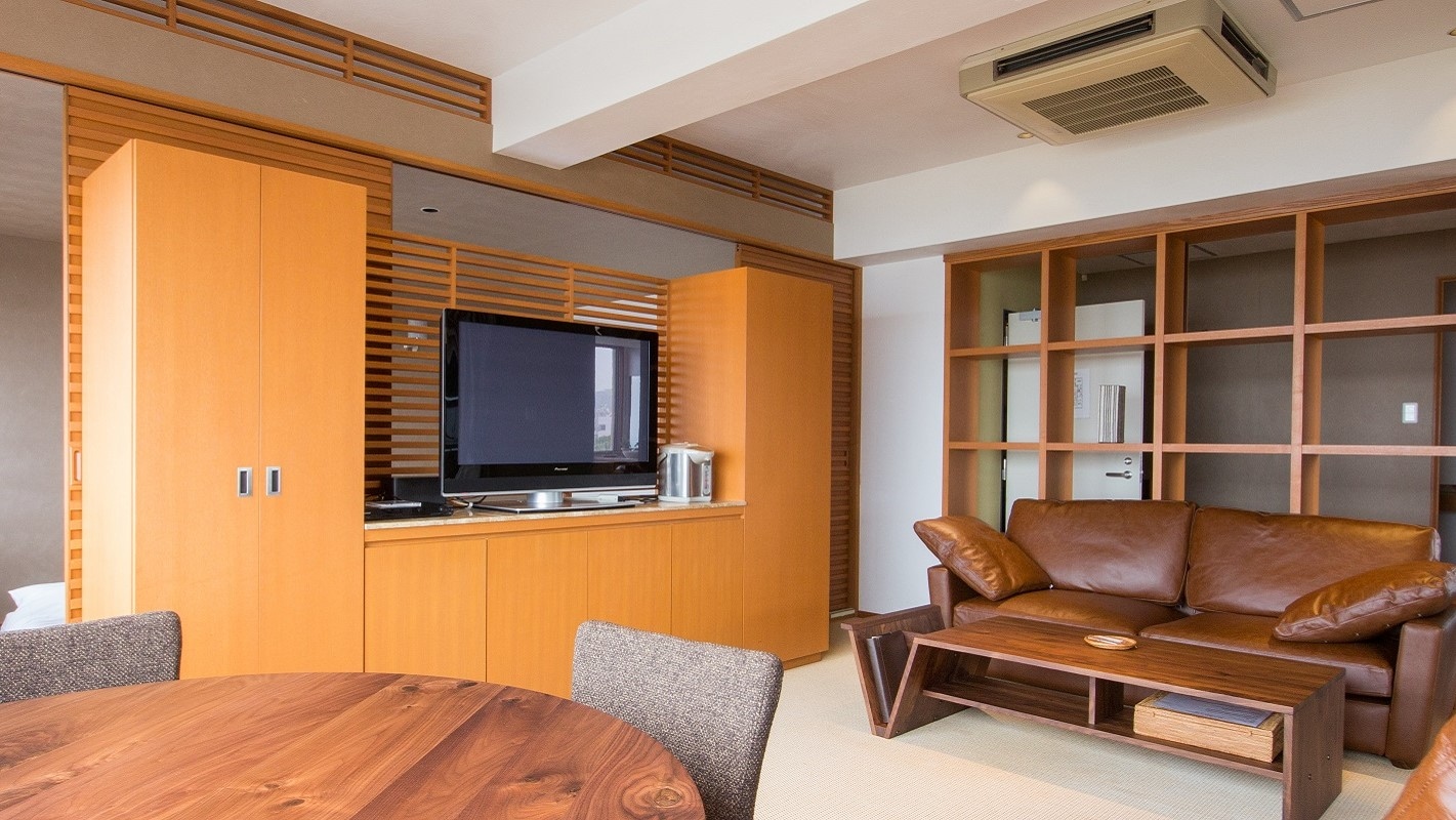 Corner Suite Japanese and Western Room (90 sqm)
