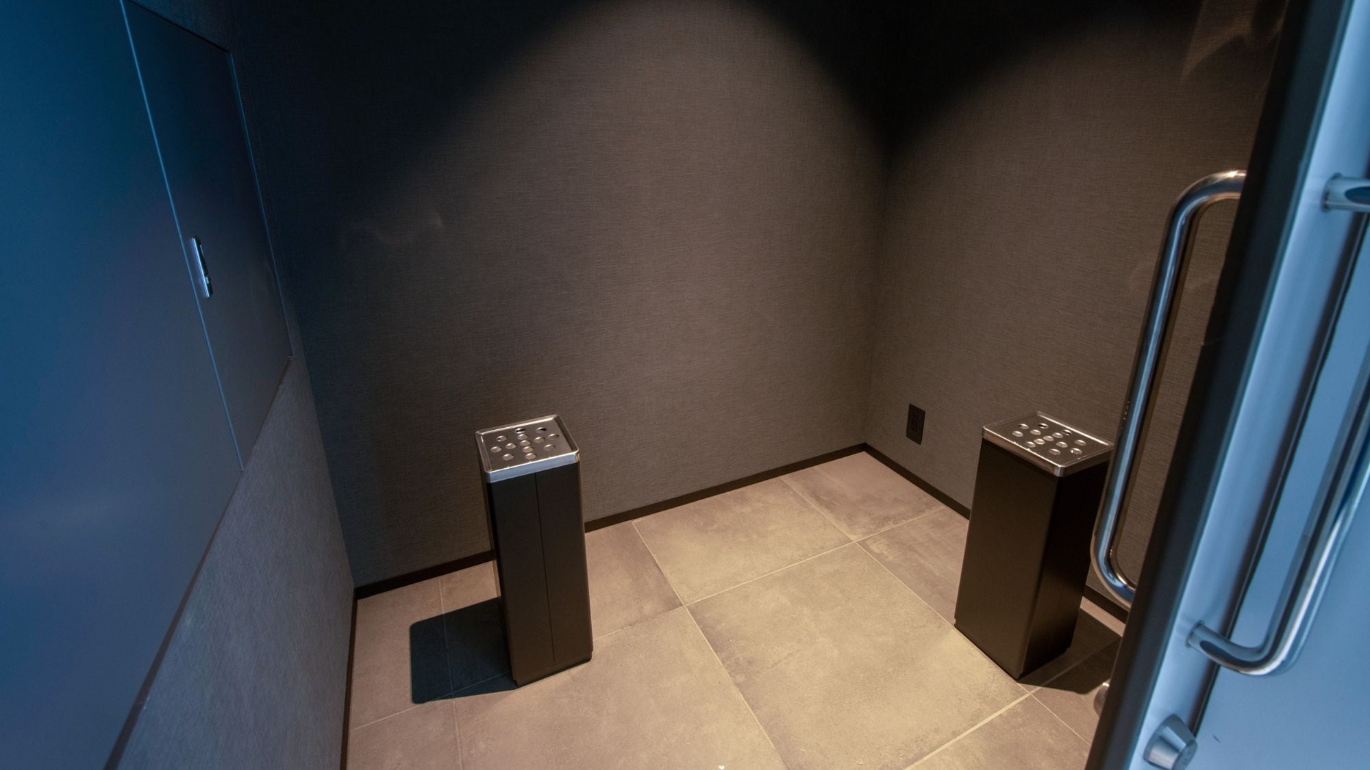 ◆ Facilities | Smoking area on 18th floor
