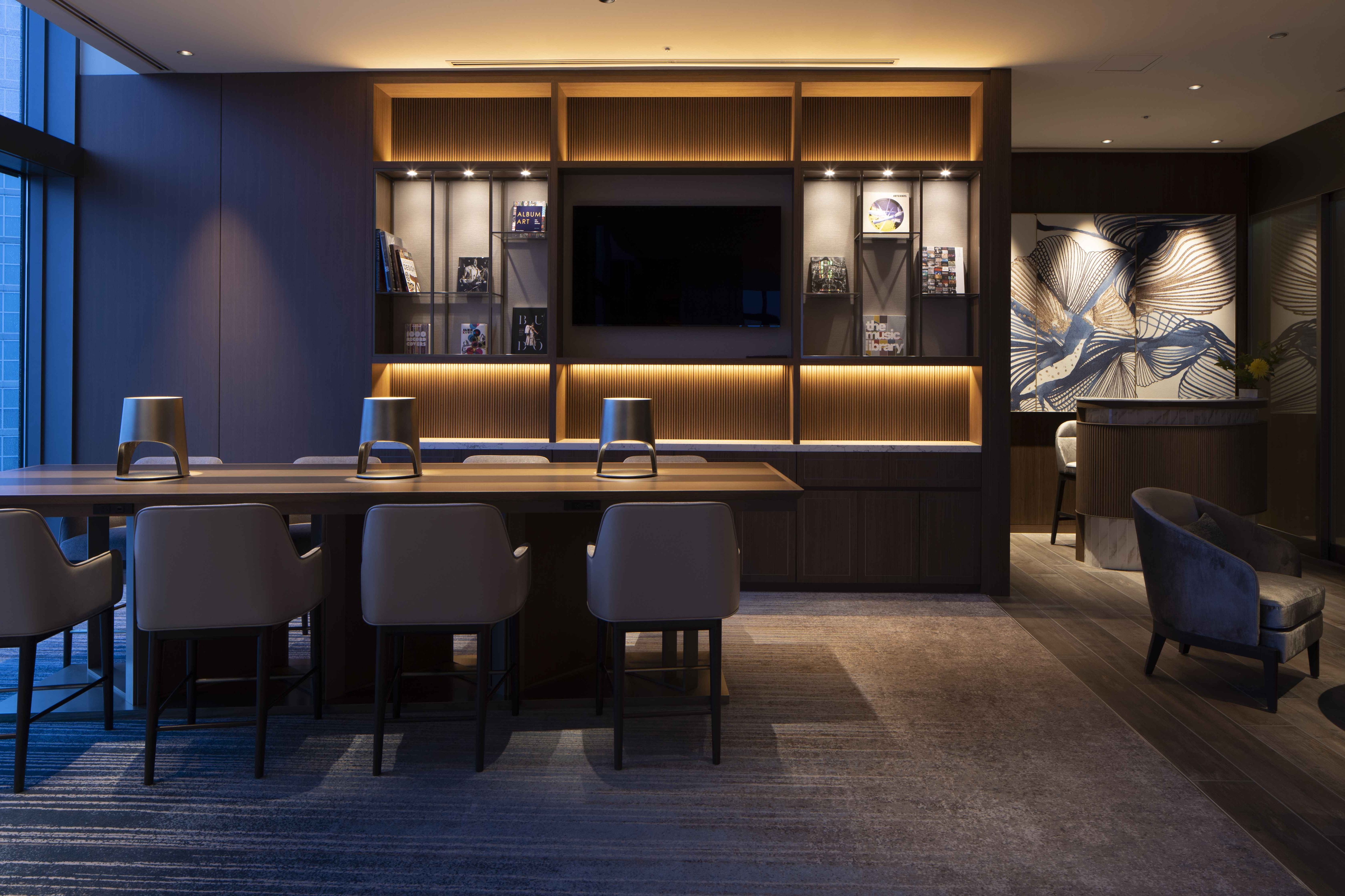 Club InterContinental Lounge at night