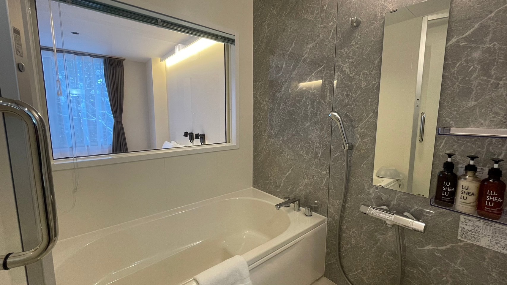 Deluxe Twin Bathroom
