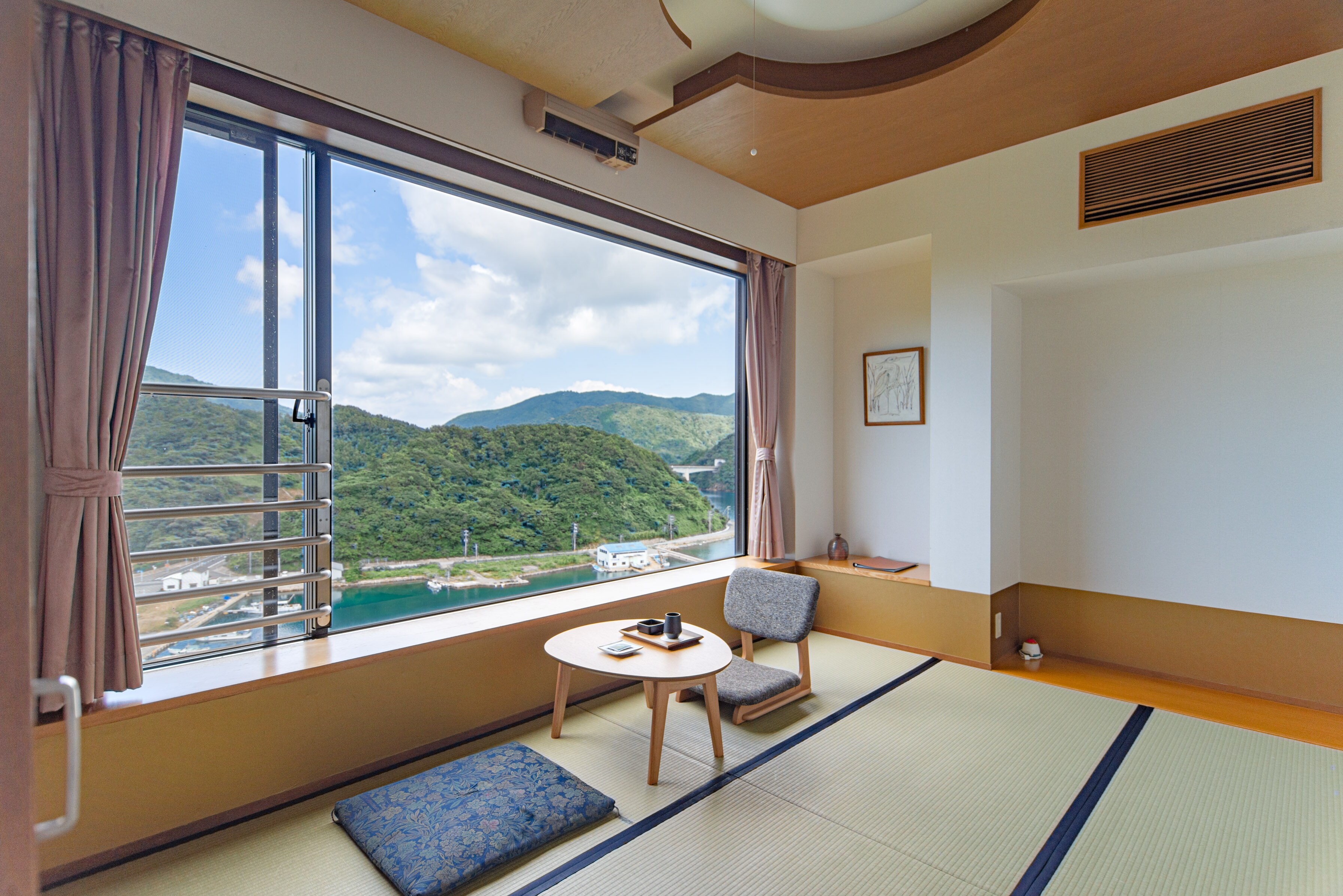 Compact Japanese-style room with ocean view (6 tatami mats)