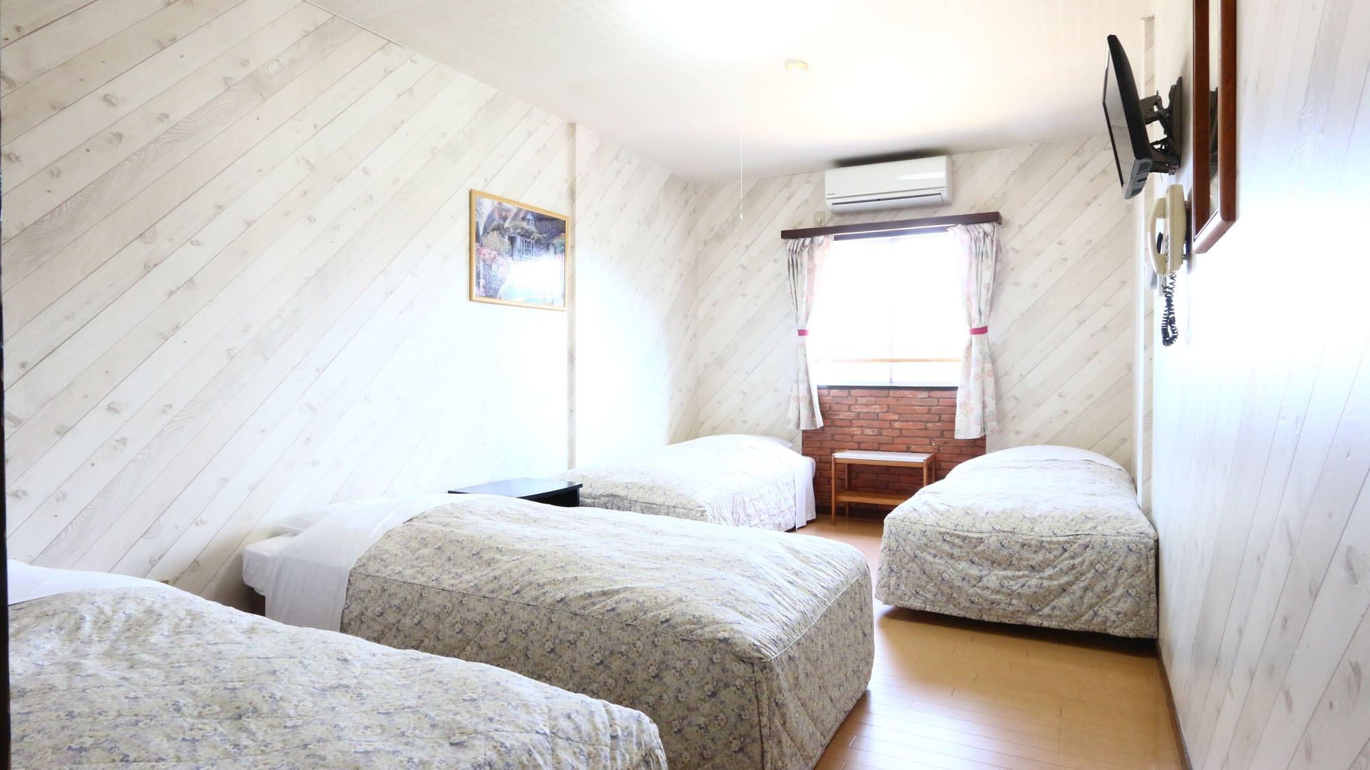 Room (Main Building) Four Bet Room*
