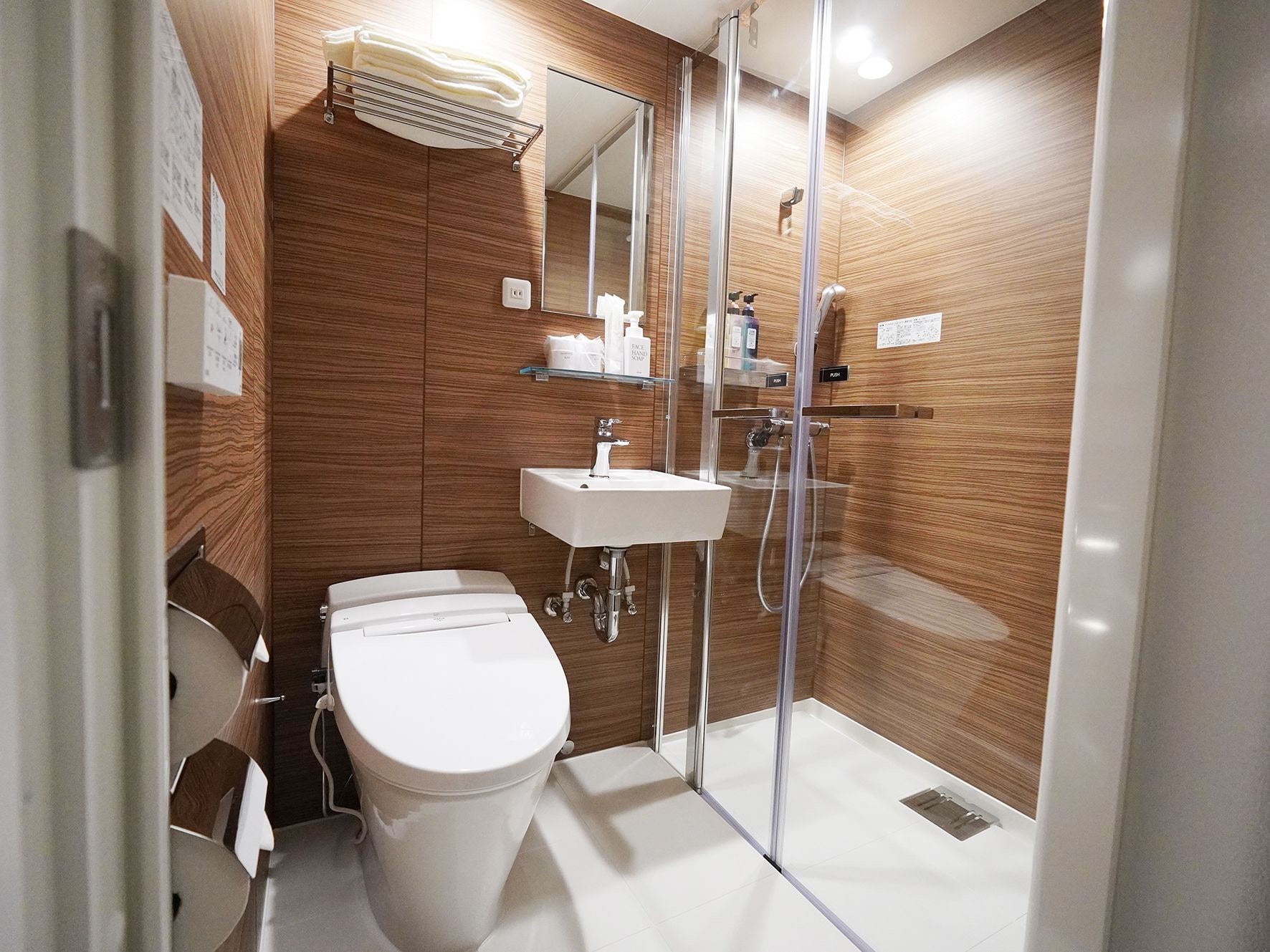 ใหม่ [ภาคผนวก] ห้องอาบน้ำฝักบัวดีลักซ์ดับเบิลวิวทะเลสาบ