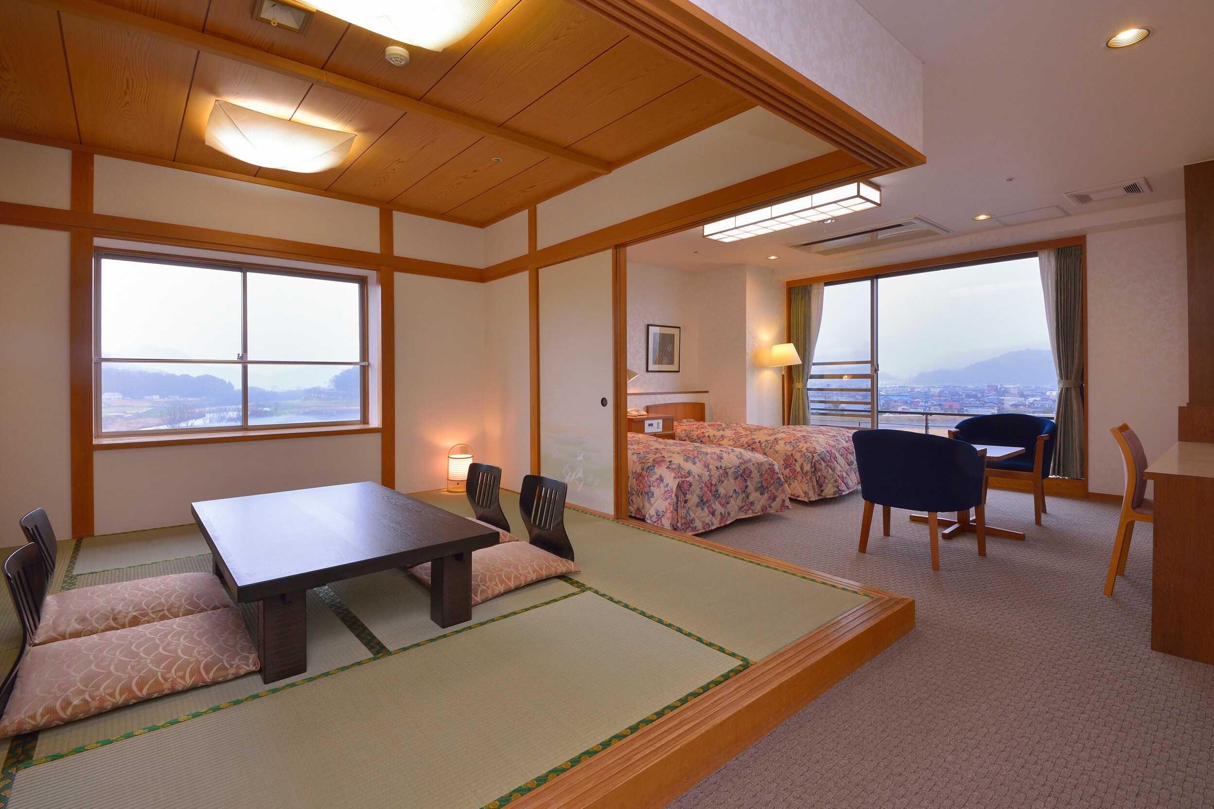 Japanese-Western style room (2)