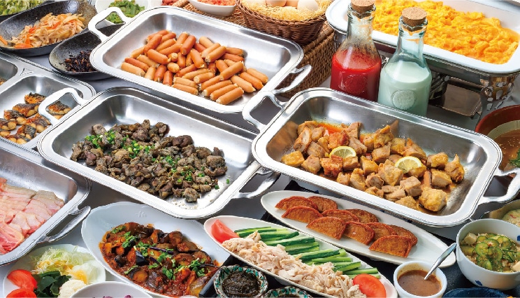 아침 식사는 단골 메뉴 외에 냉즙과 치킨 난바 등 미야자키의 향토 요리도 갖추고 있습니다.
