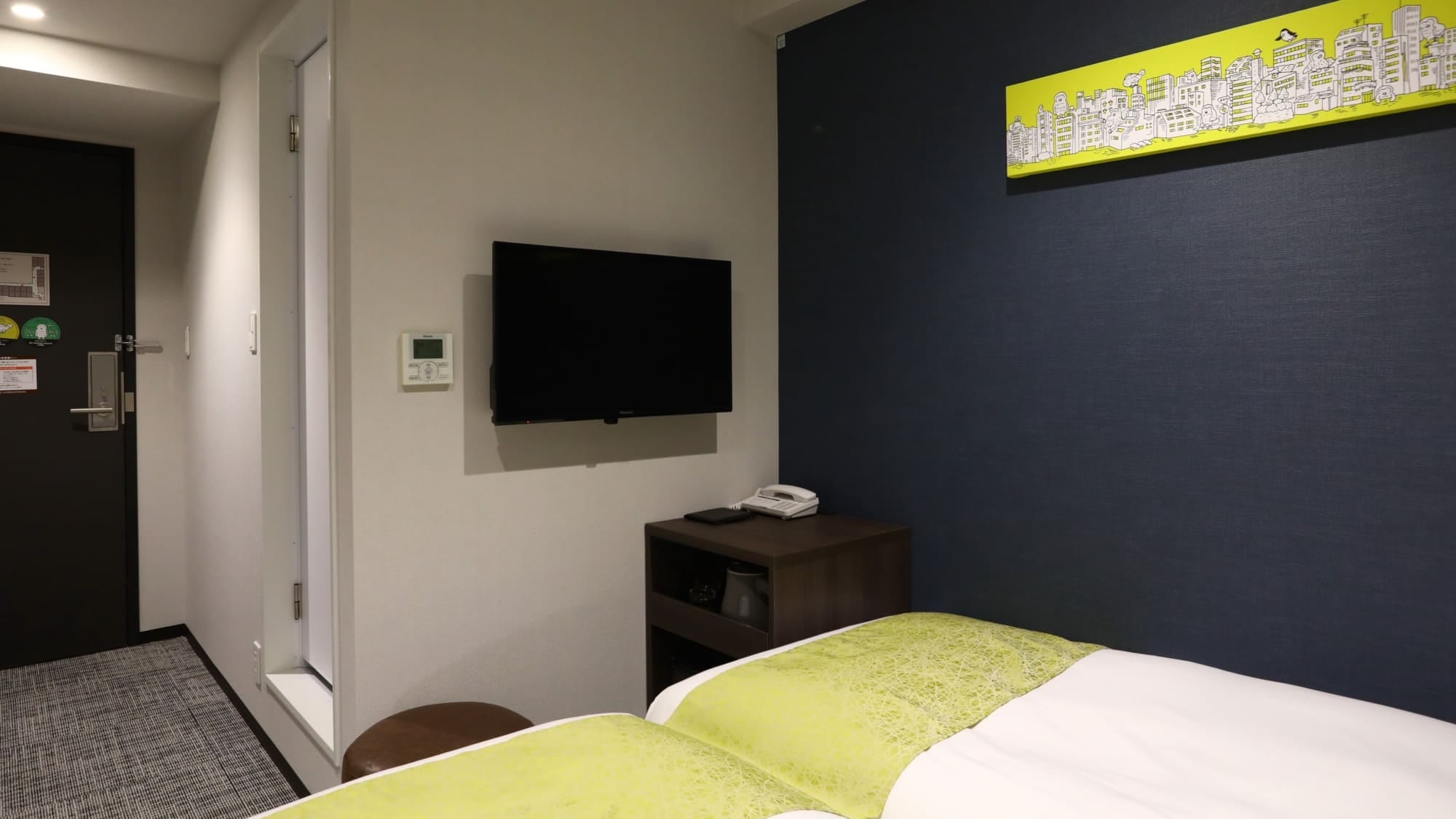 [Guest Room] Hollywood Twin / 13 square meters / 90cm wide x 2 beds