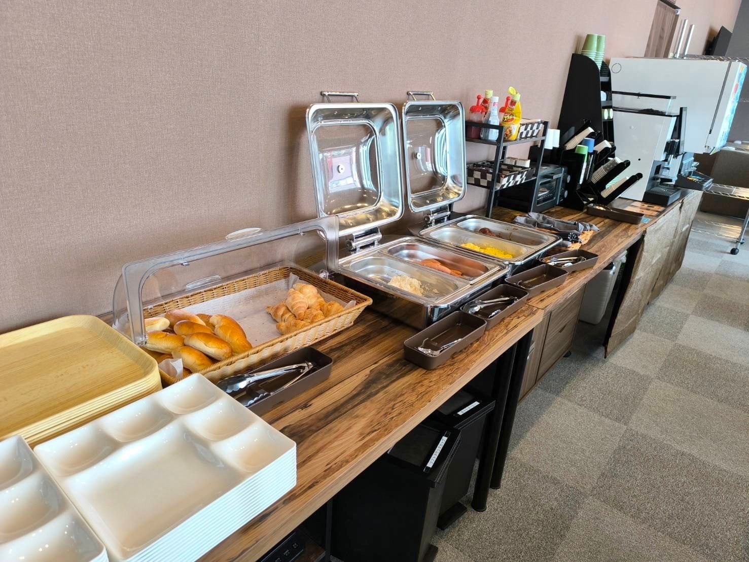 Free light breakfast