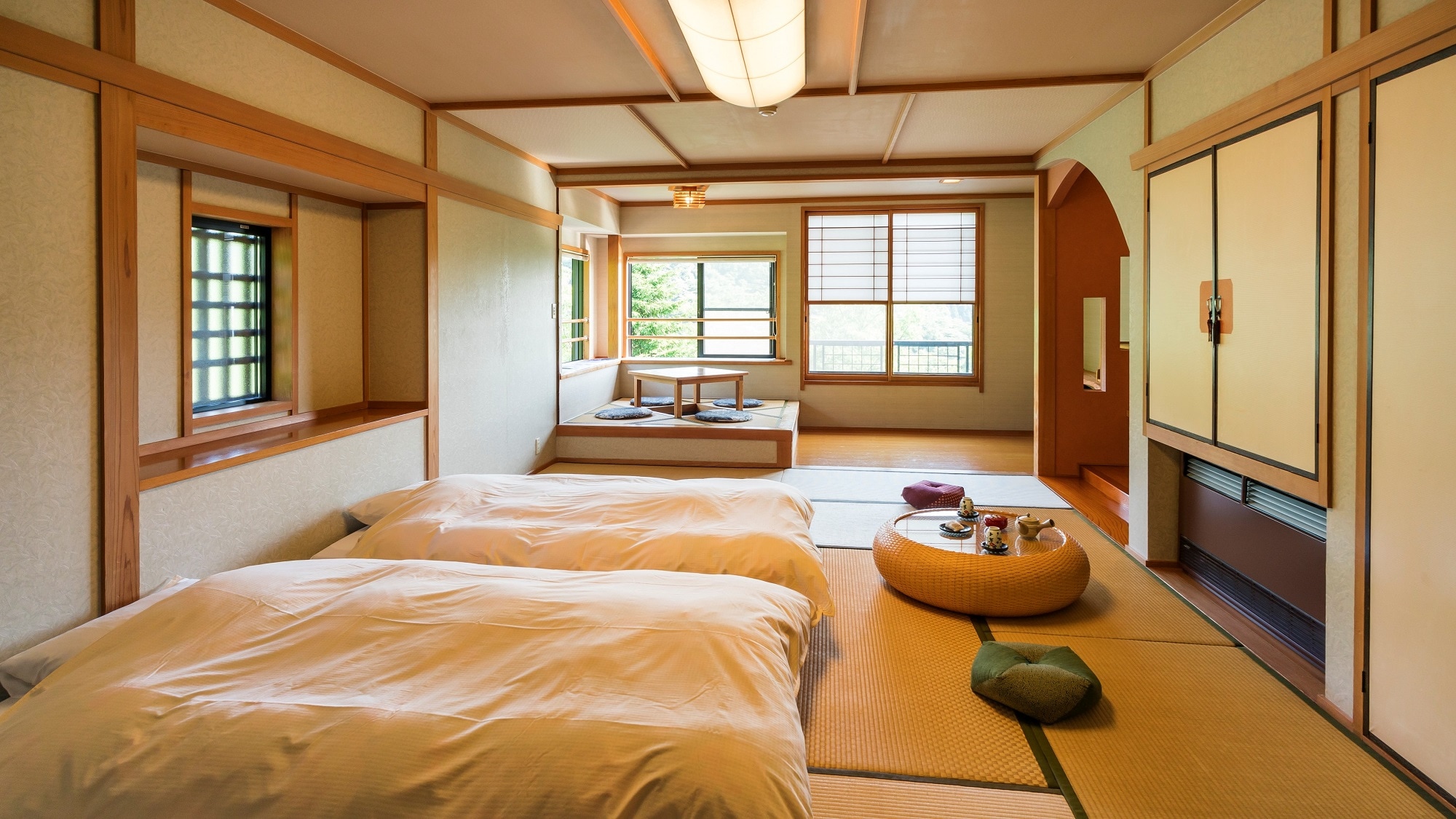 A spacious guest room / Example