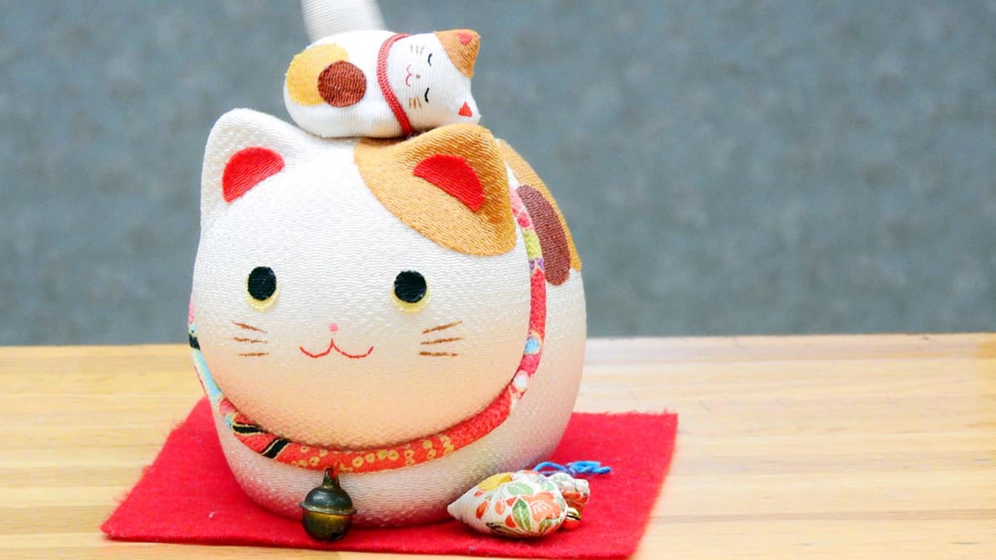 *[館內展品] 也請欣賞可愛的貓咪飾品。