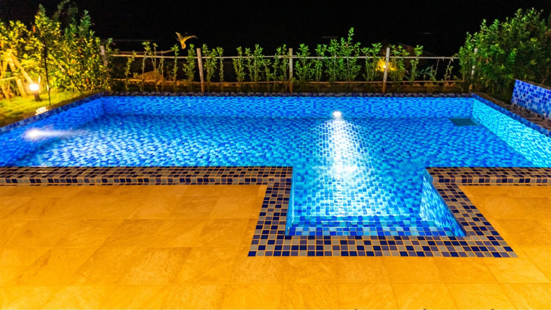 Premier pool villa/guest room pool