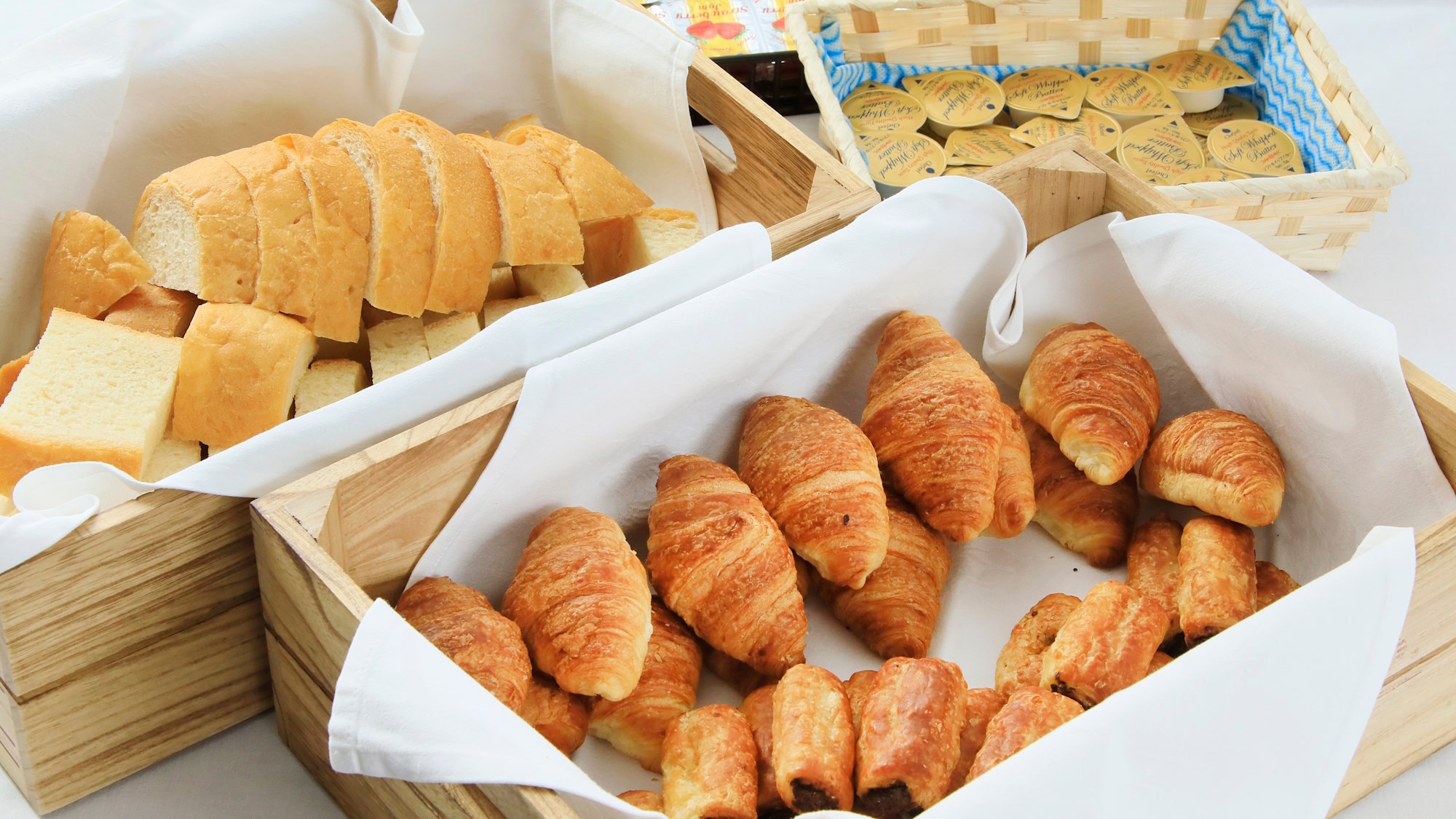 [Breakfast] We offer several types of bread (examples)