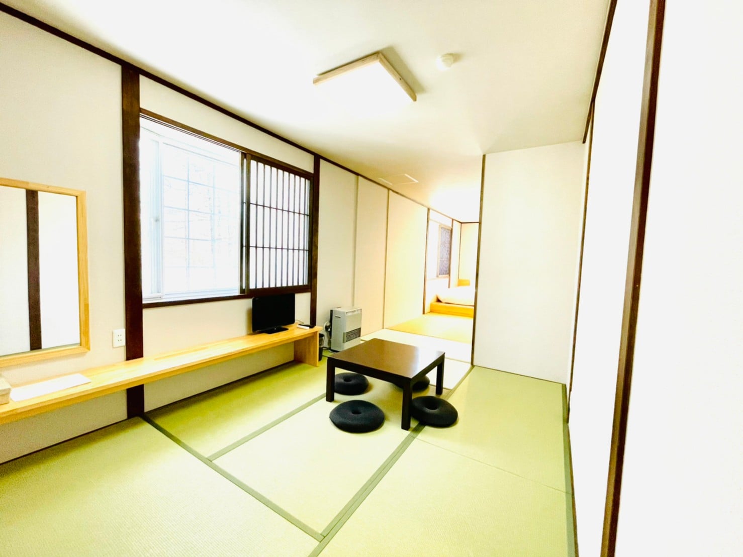 102 Japanese-style room with a small bed with a washroom