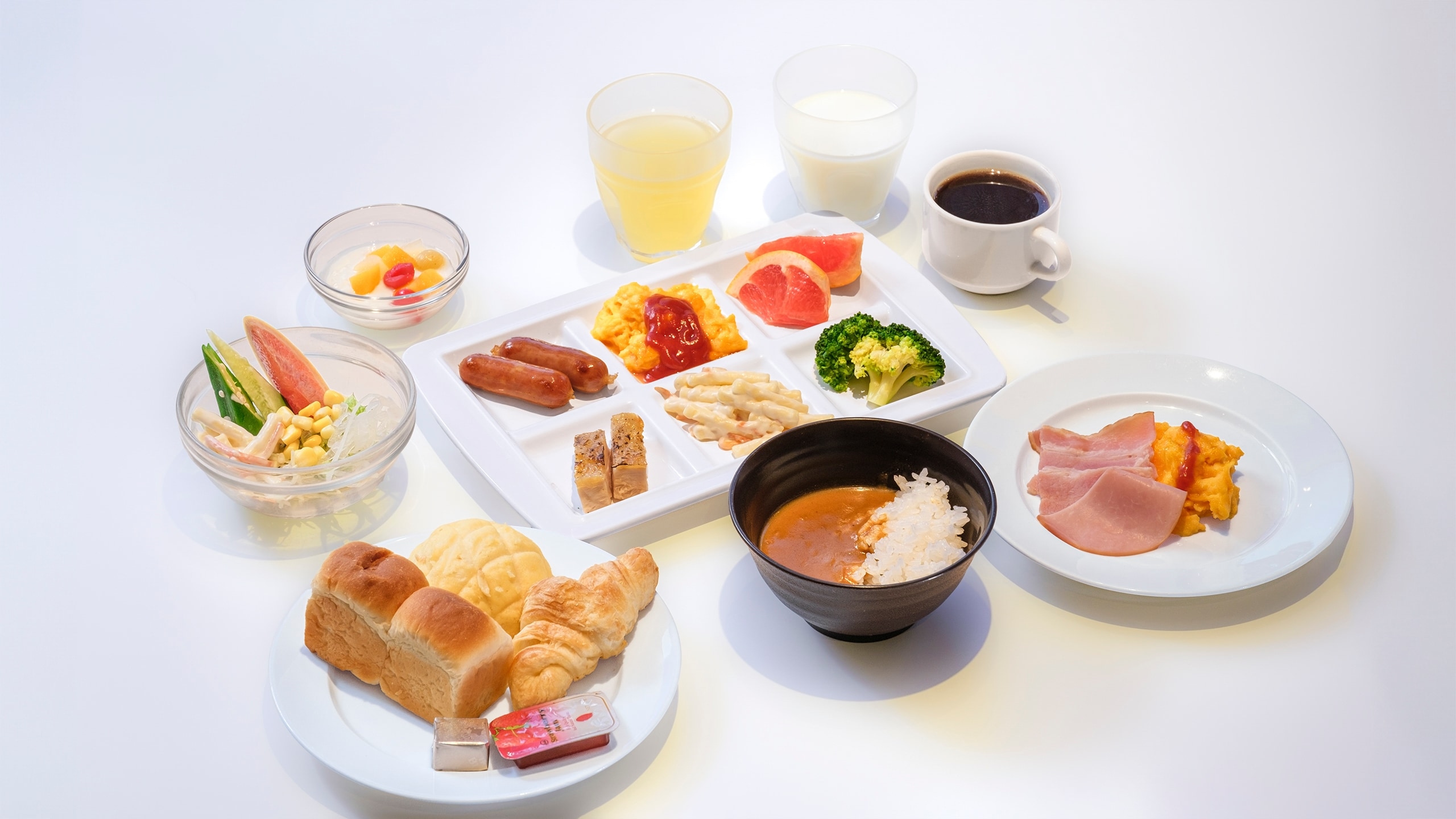Breakfast buffet (example of Western food presentation)