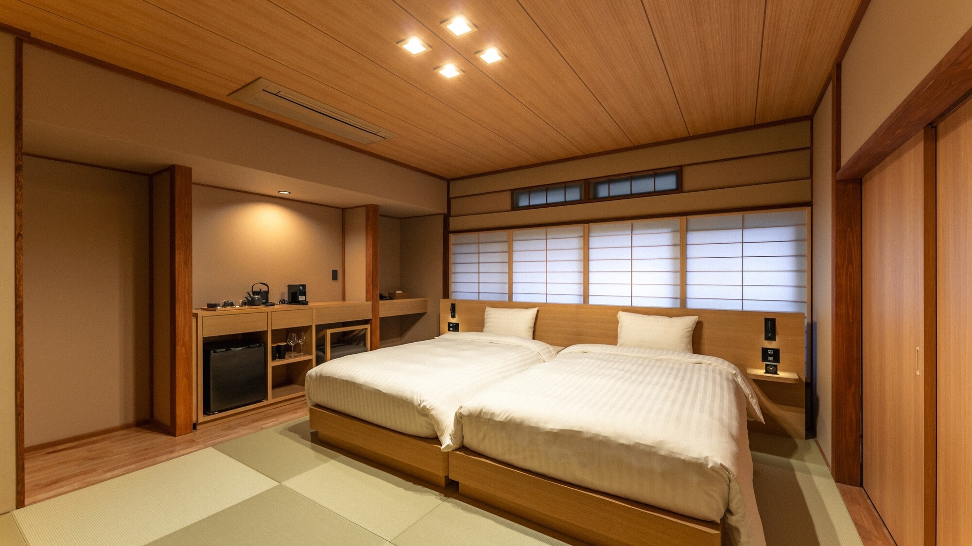 Kamar tamu yang telah direnovasi: Kamar bergaya Jepang modern dengan pemandian terbuka dan pemandian dalam ruangan, Kamar 301