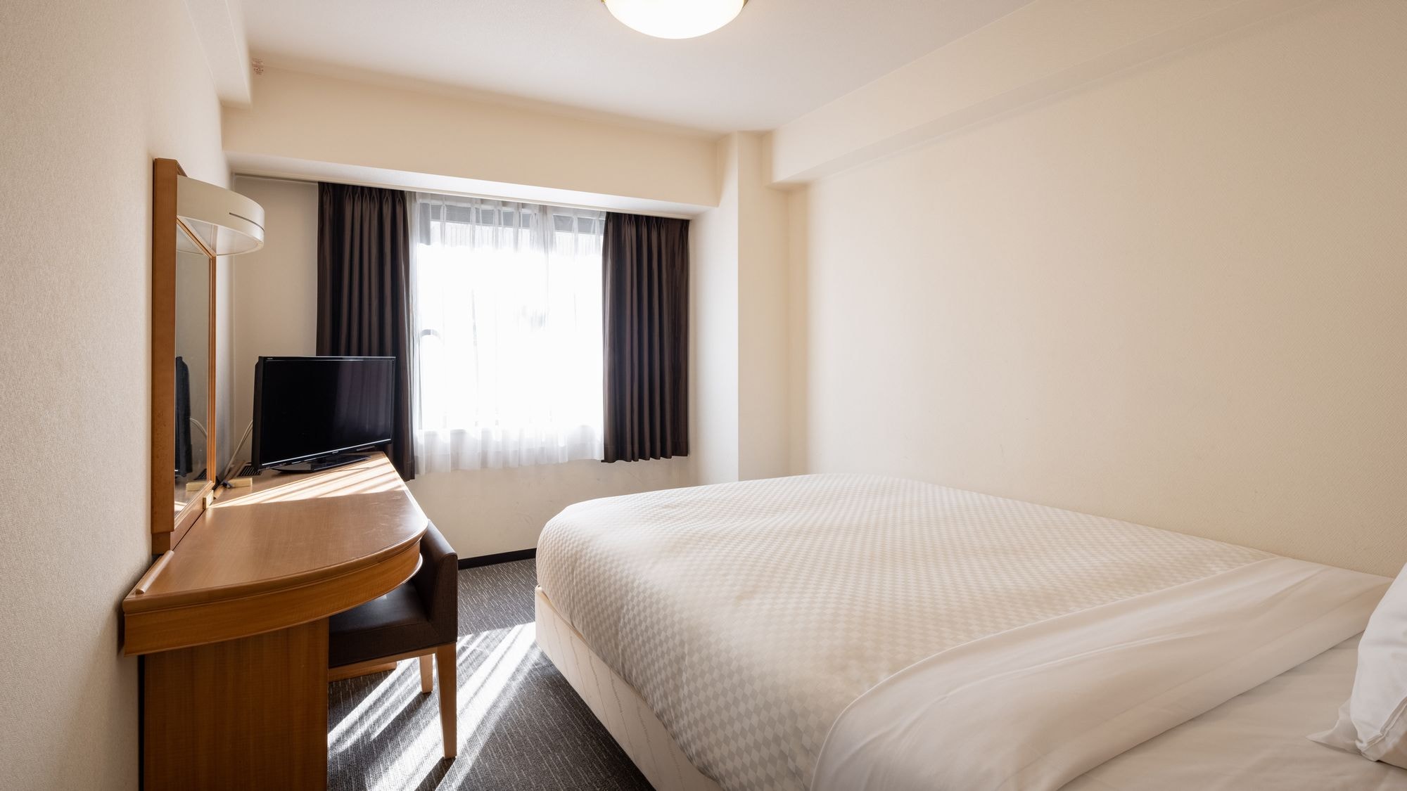 Comfort single room Room size 15㎡, semi-double bed (140cm width)