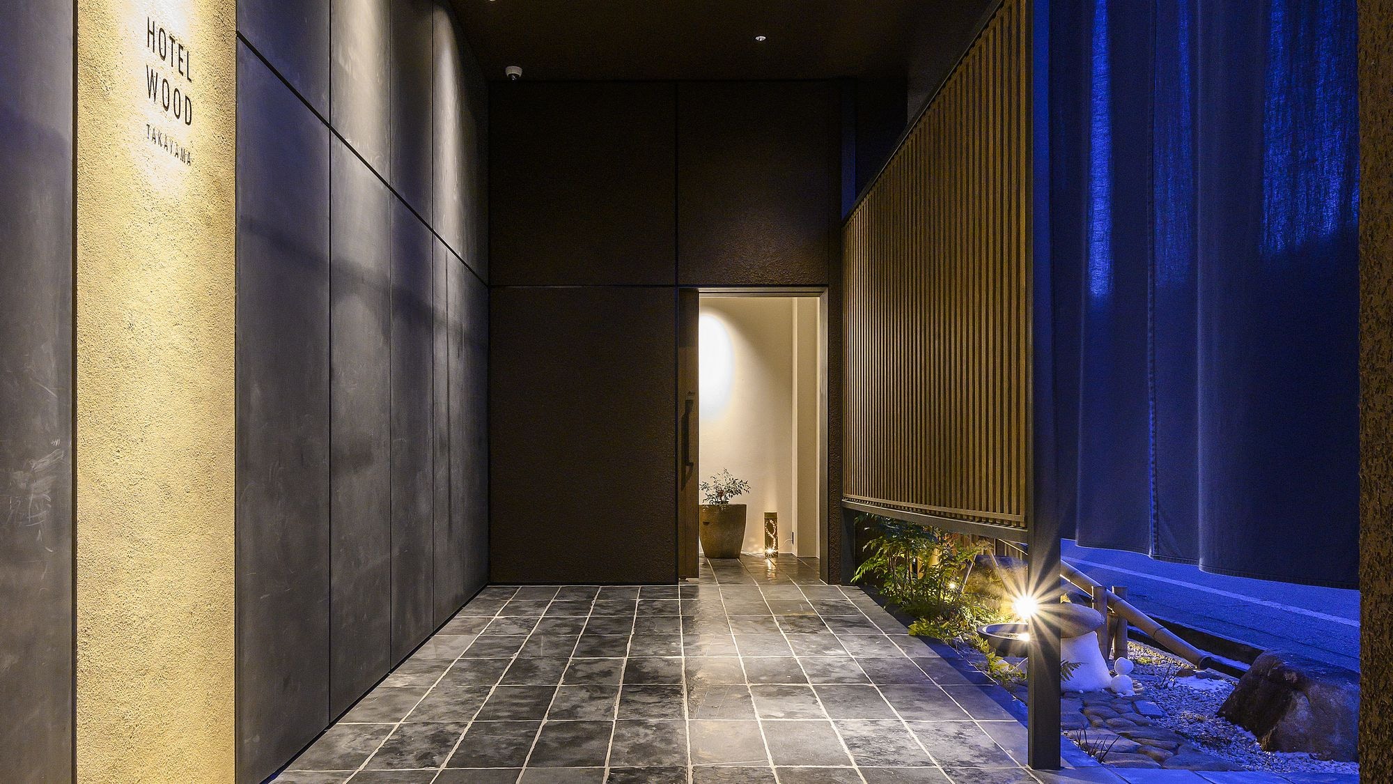 Pintu masuk hotel