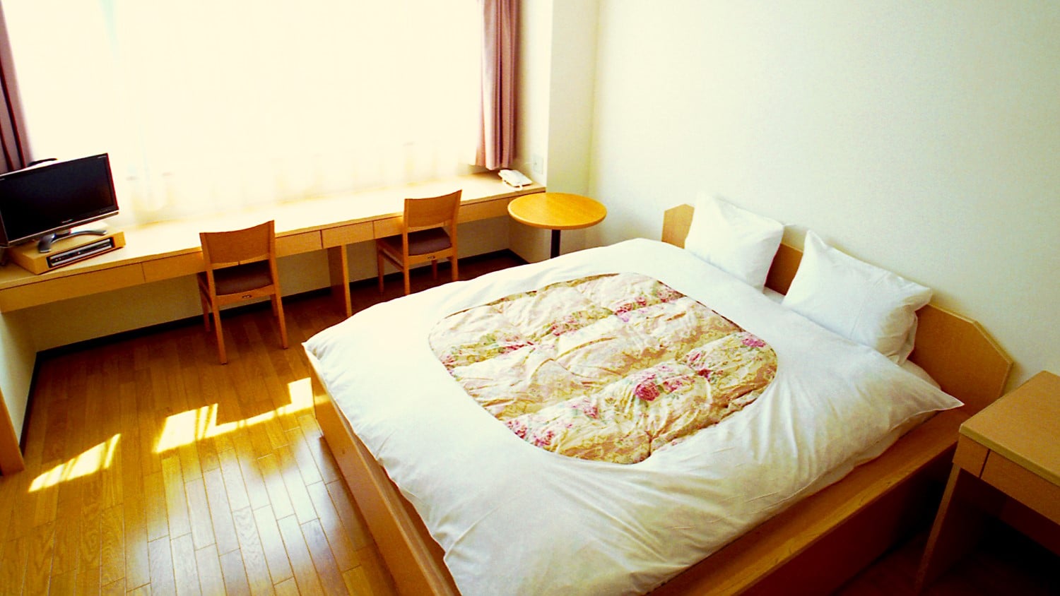 Deluxe double room (main building) image. A spacious 27 square meter room.