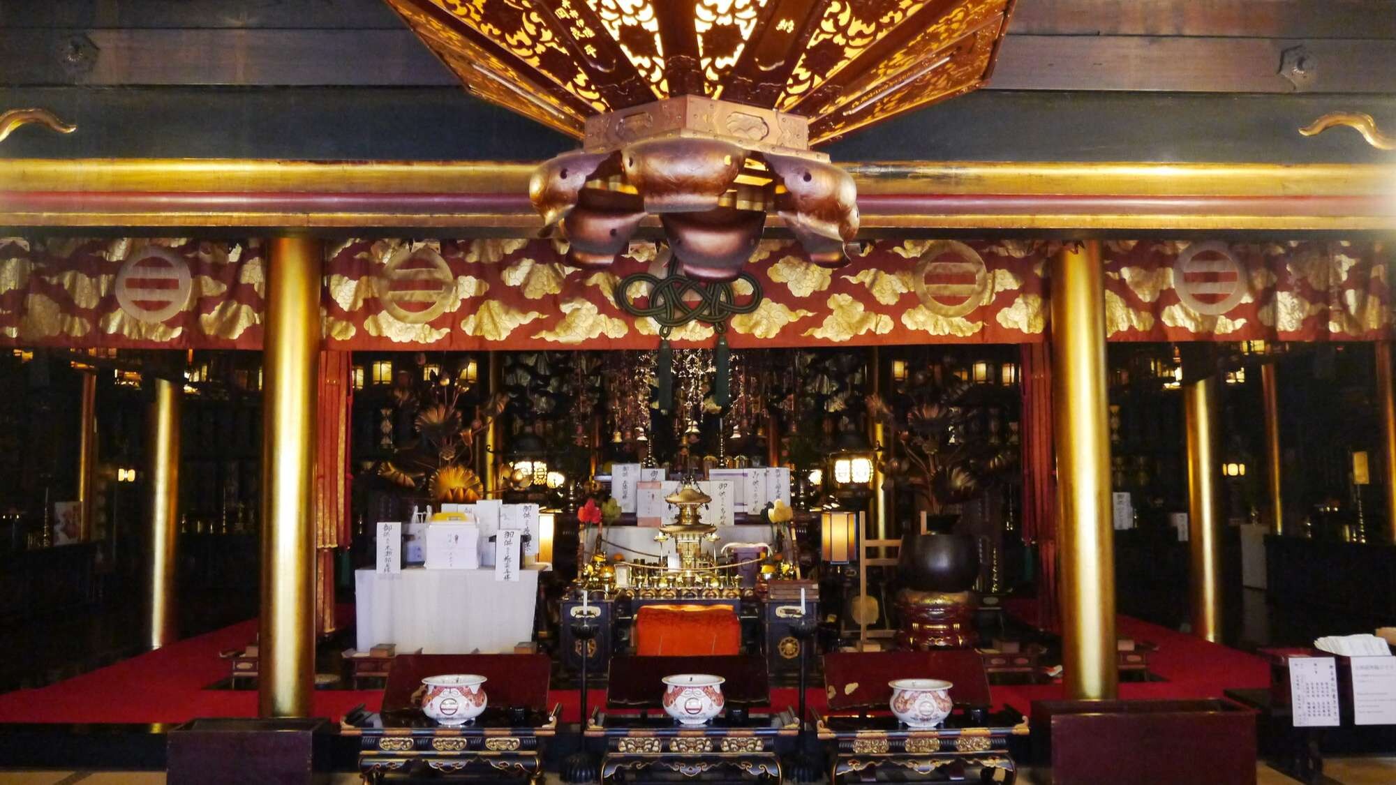 [Main hall]