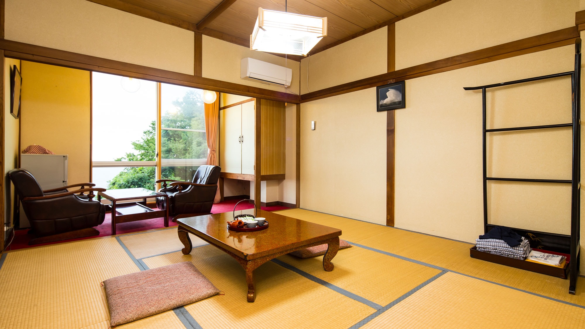 [Ocean view Japanese-style room 8 tatami mats + reception 3 tatami mats] << with bath and toilet >> 2