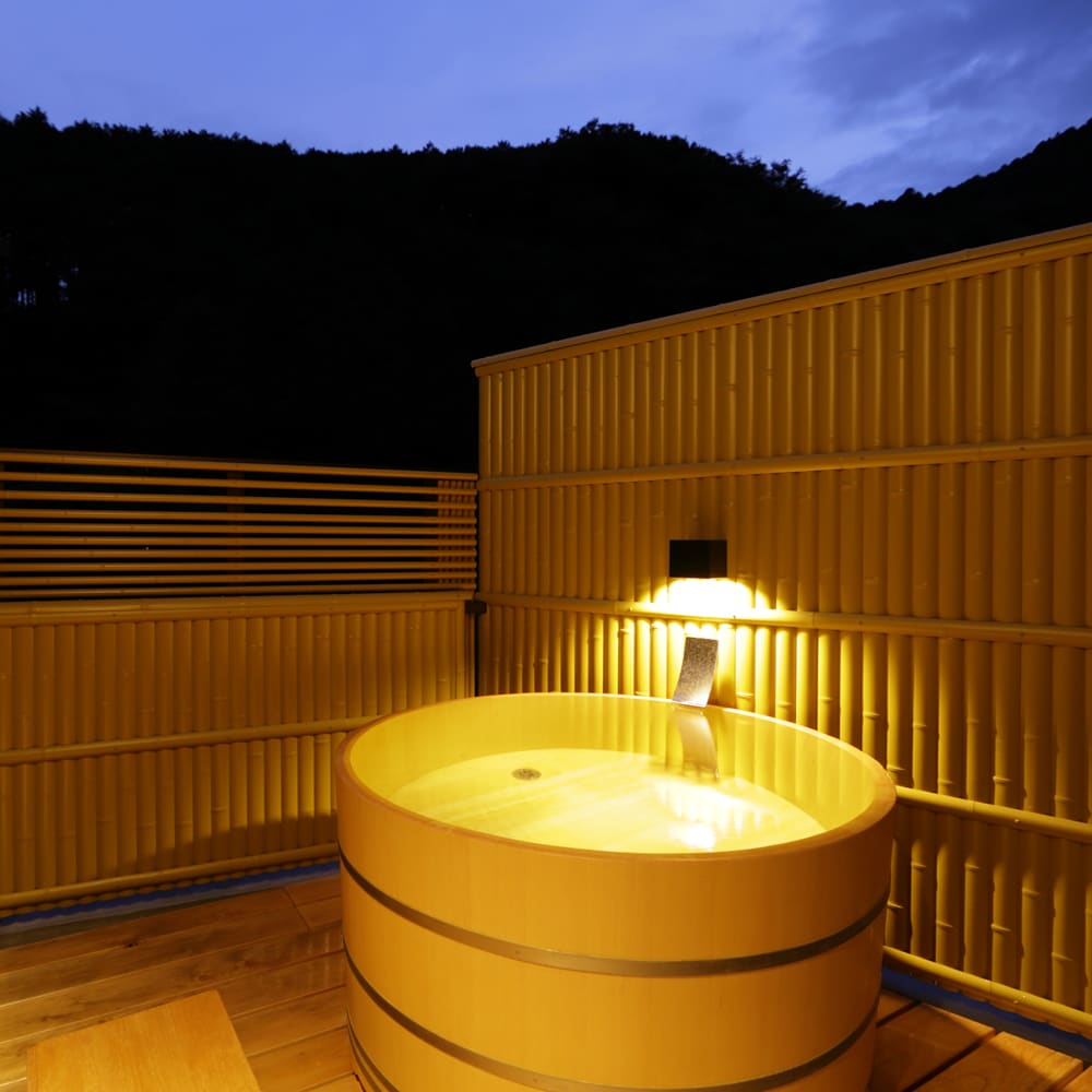 [Irori room + special room with open-air bath] Japanese-style room along the mountain stream 10 tatami mats + 8 tatami mats + 6 tatami mats