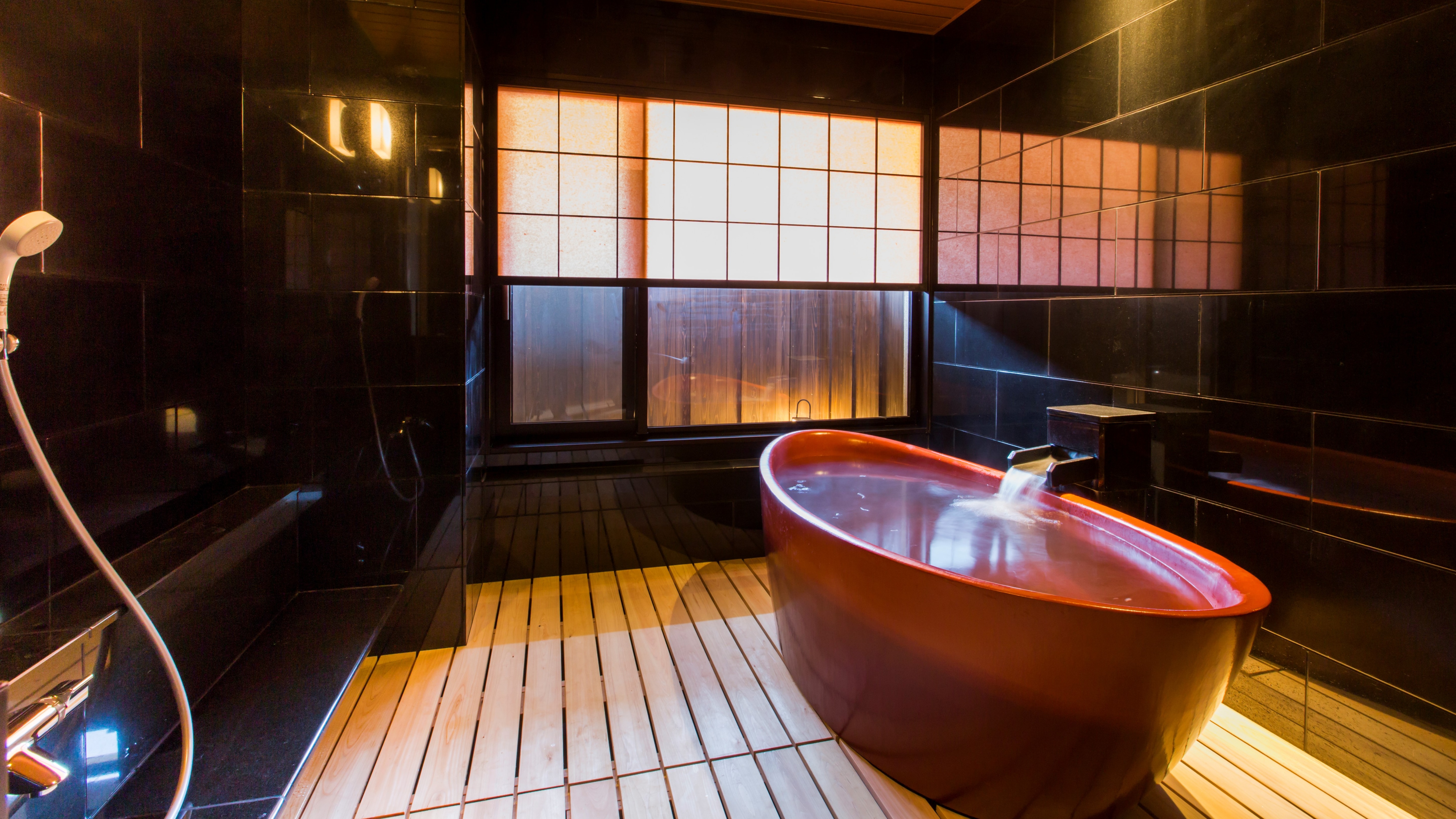 [Chartered bath ~ Urushi no Yu ~]