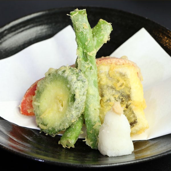[Dinner] Seasonal tempura with special rock salt♪