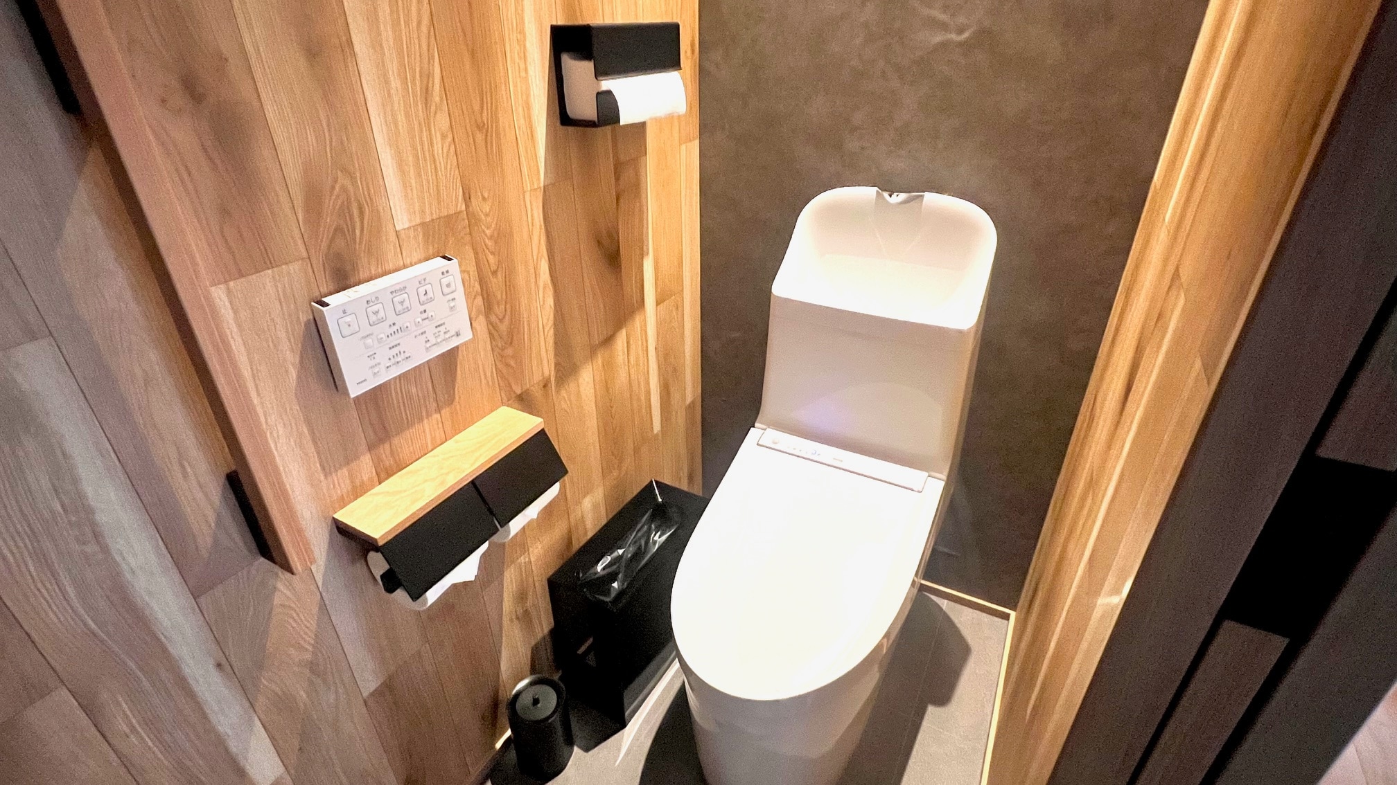 6th floor toilet image