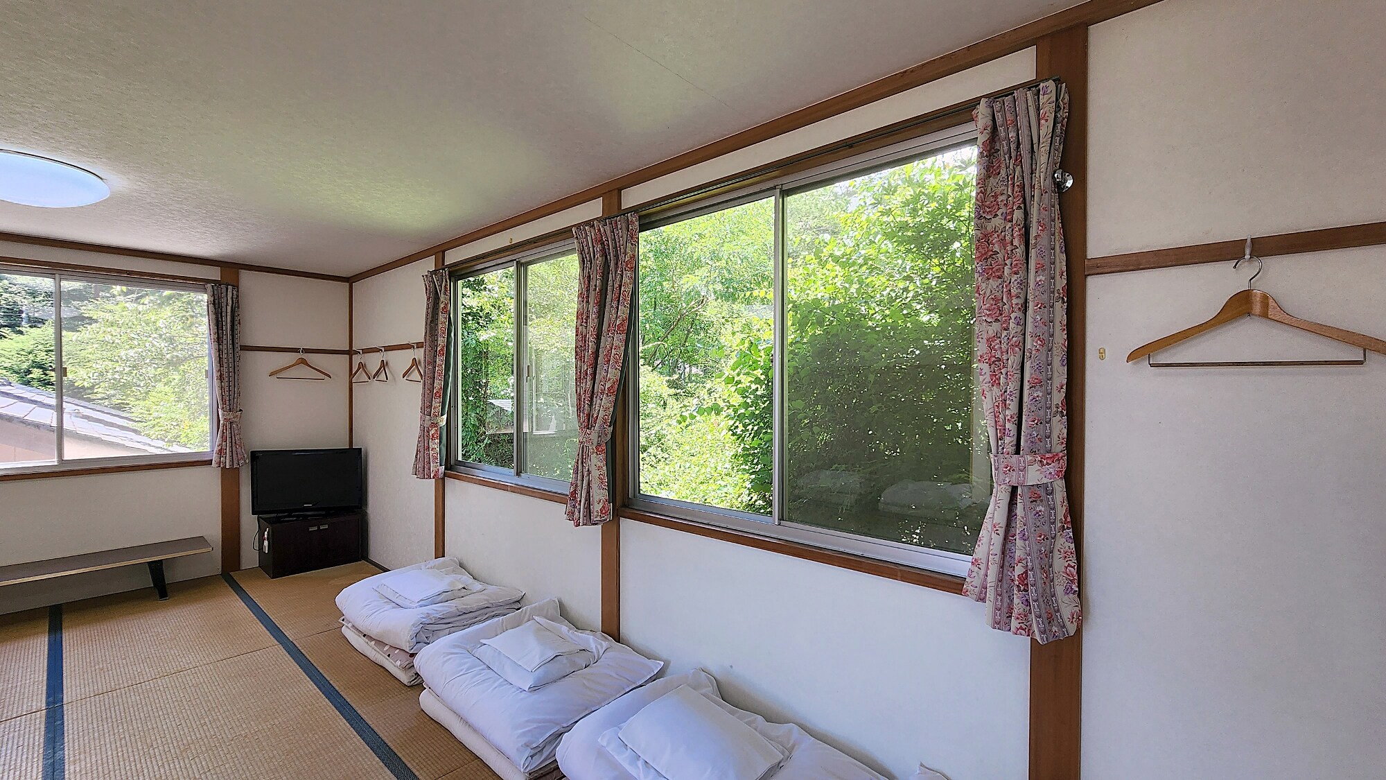 [Guest room] Japanese-style room with 24 tatami mats