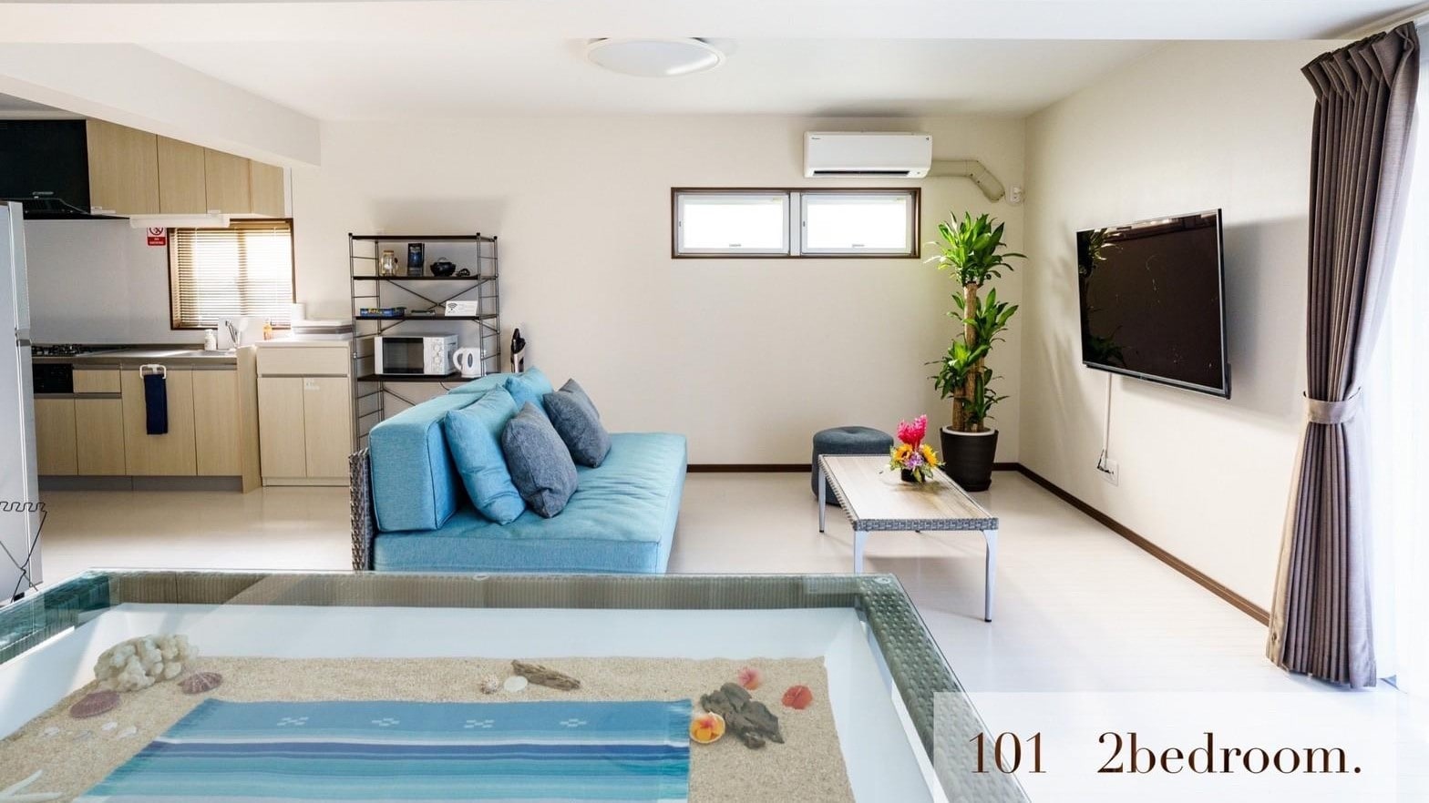 101: Capacity 7 people. Resort condominium with a vibrant blue theme/garden terrace included