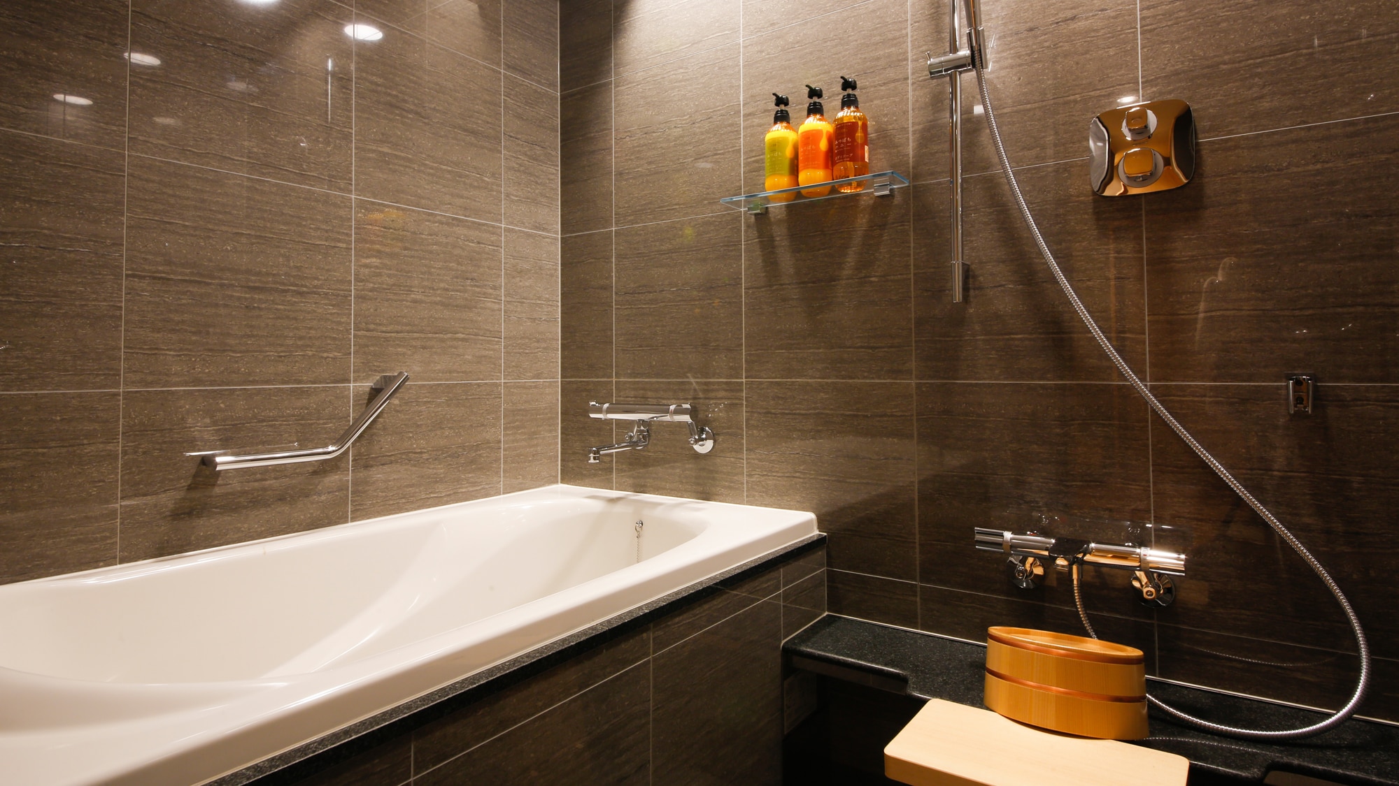 [GUEST ROOMS]
