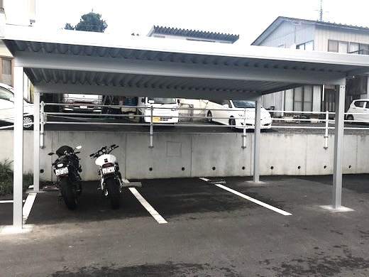 ที่จอดรถมีหลังคา