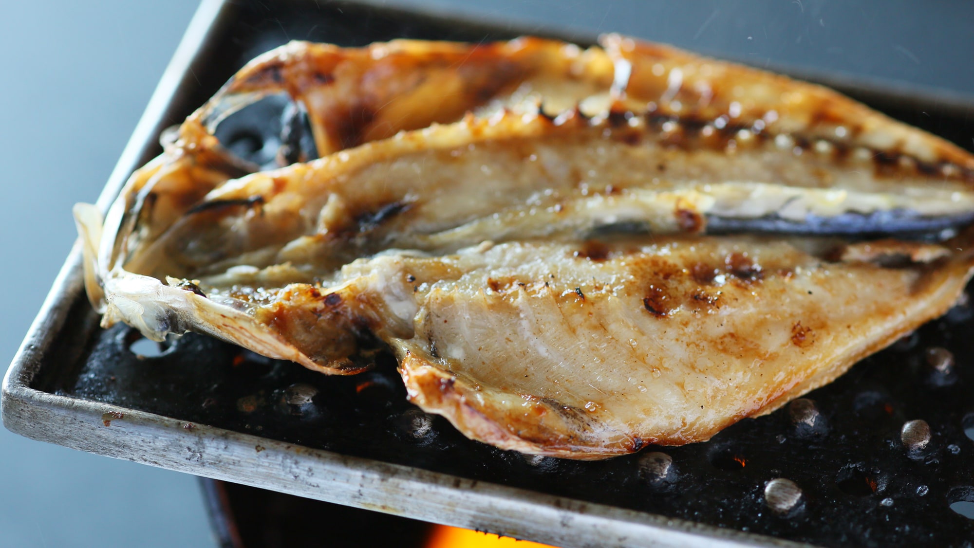 Món đặc sản "cá sòng khô" của Ito rất dày, mọng nước và căng mọng! Nó miễn phí.