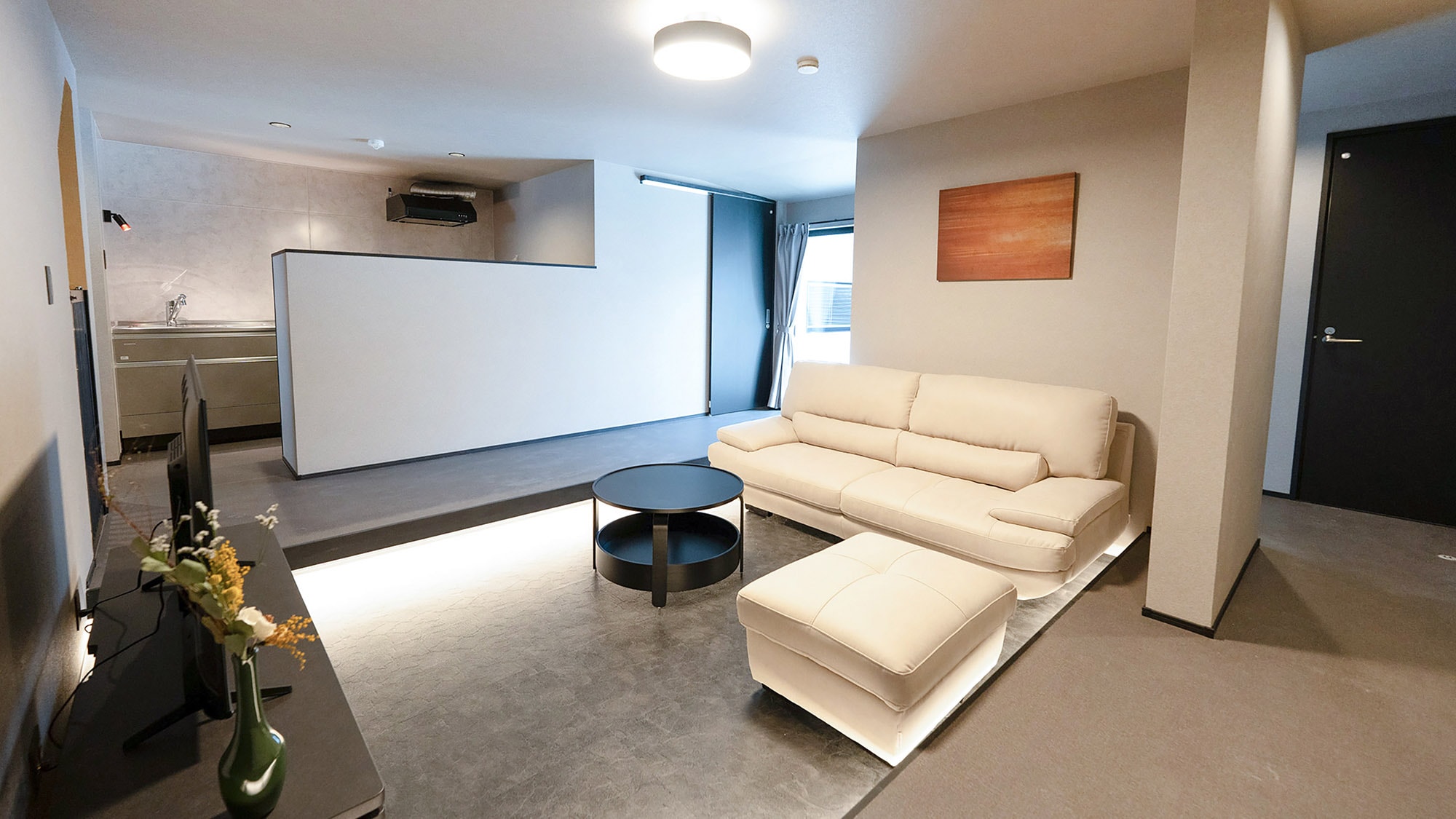 - [Living room] The center is lowered by about 25 cm to bring it closer to your dog's eye level.