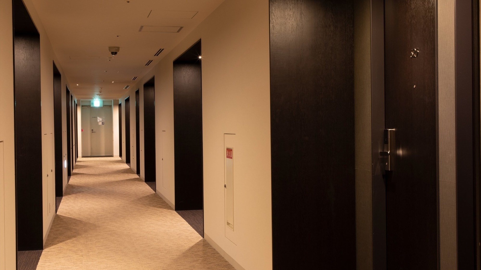 ◆ Calm guest room corridors