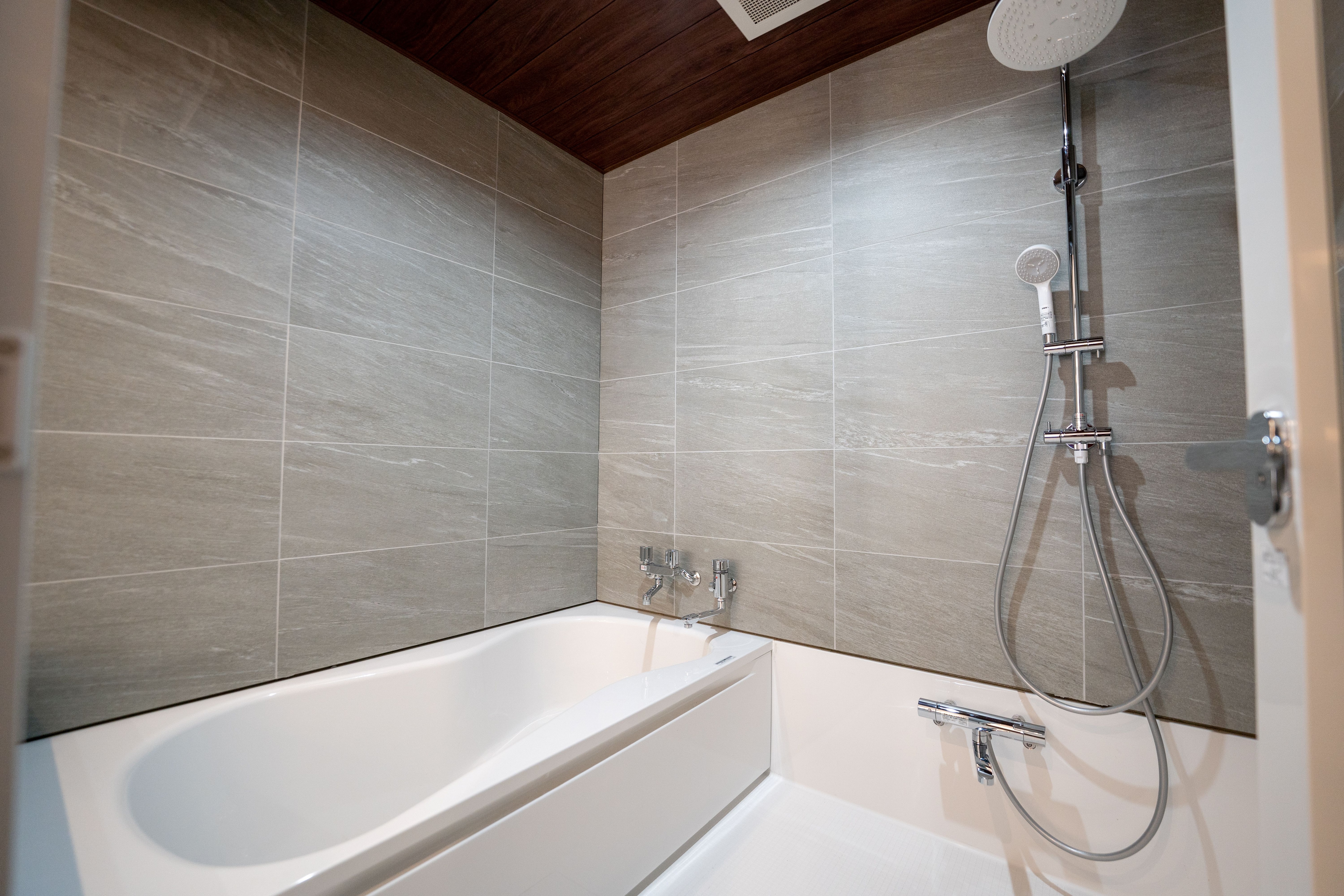Superior Queen Bath