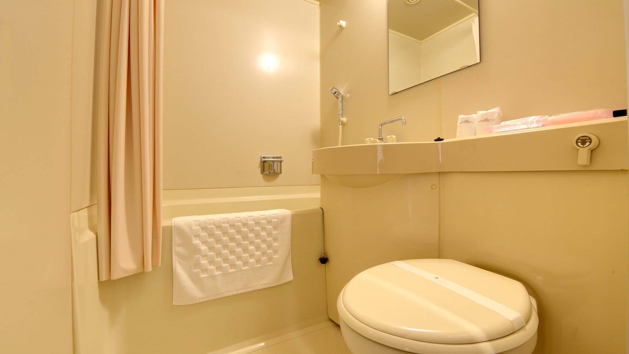 *Example of a room (Japanese-style room, 6 tatami mats)/Room with a unit bath.