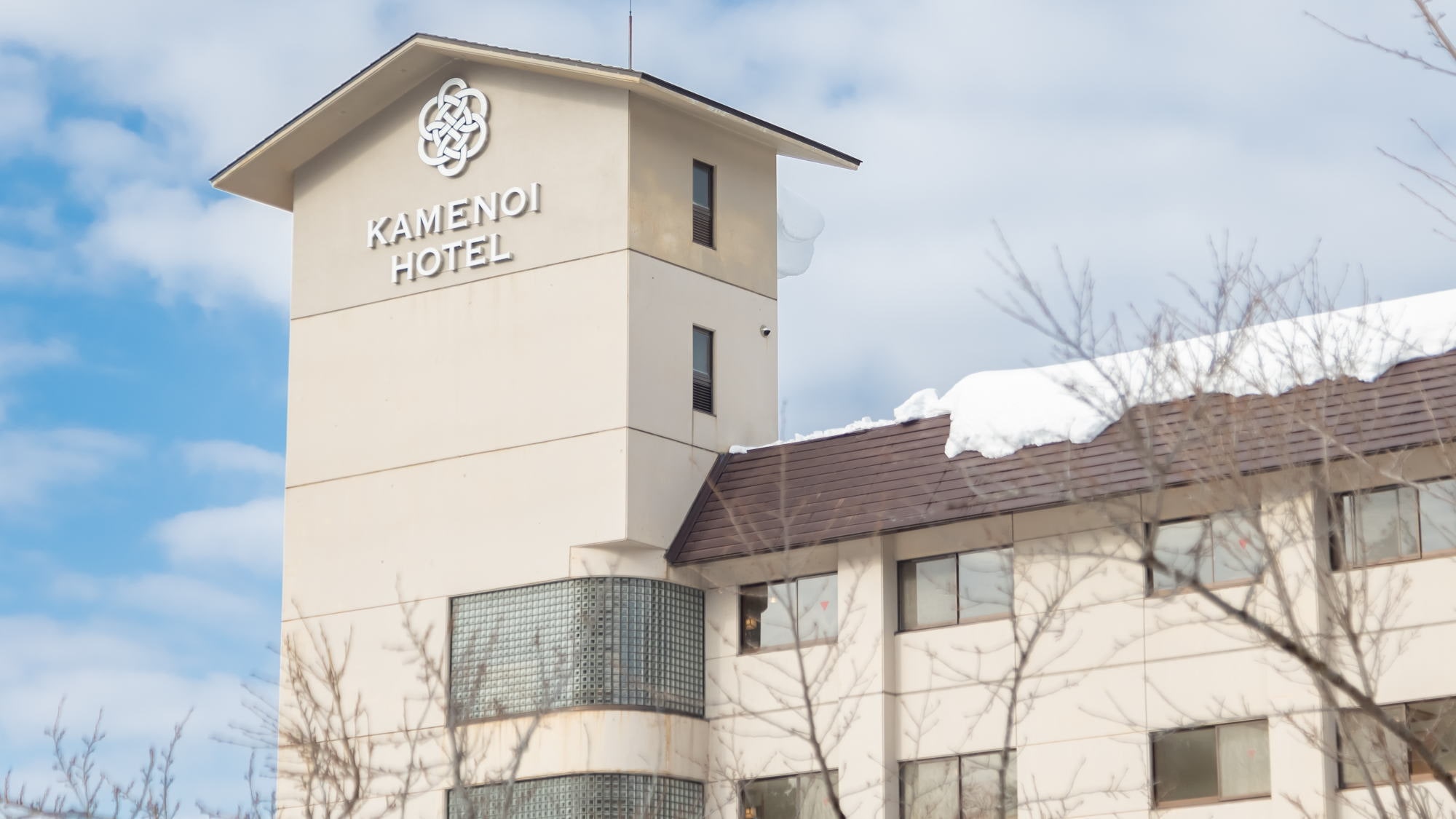 Bên ngoài khách sạn (mùa đông)