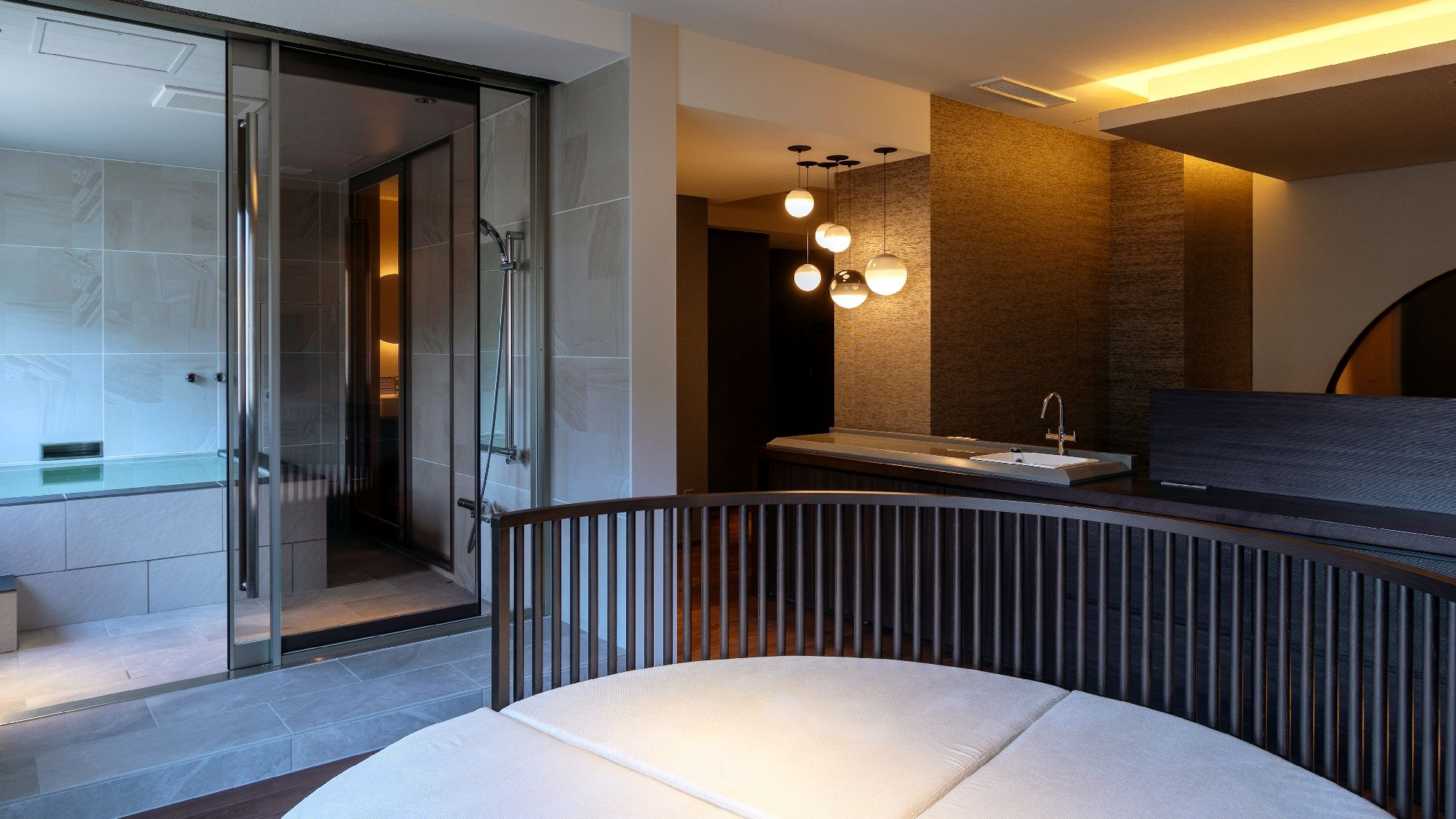 [Premium Room] 我們在 67 平方米的寬敞客房中提供高品質住宿。